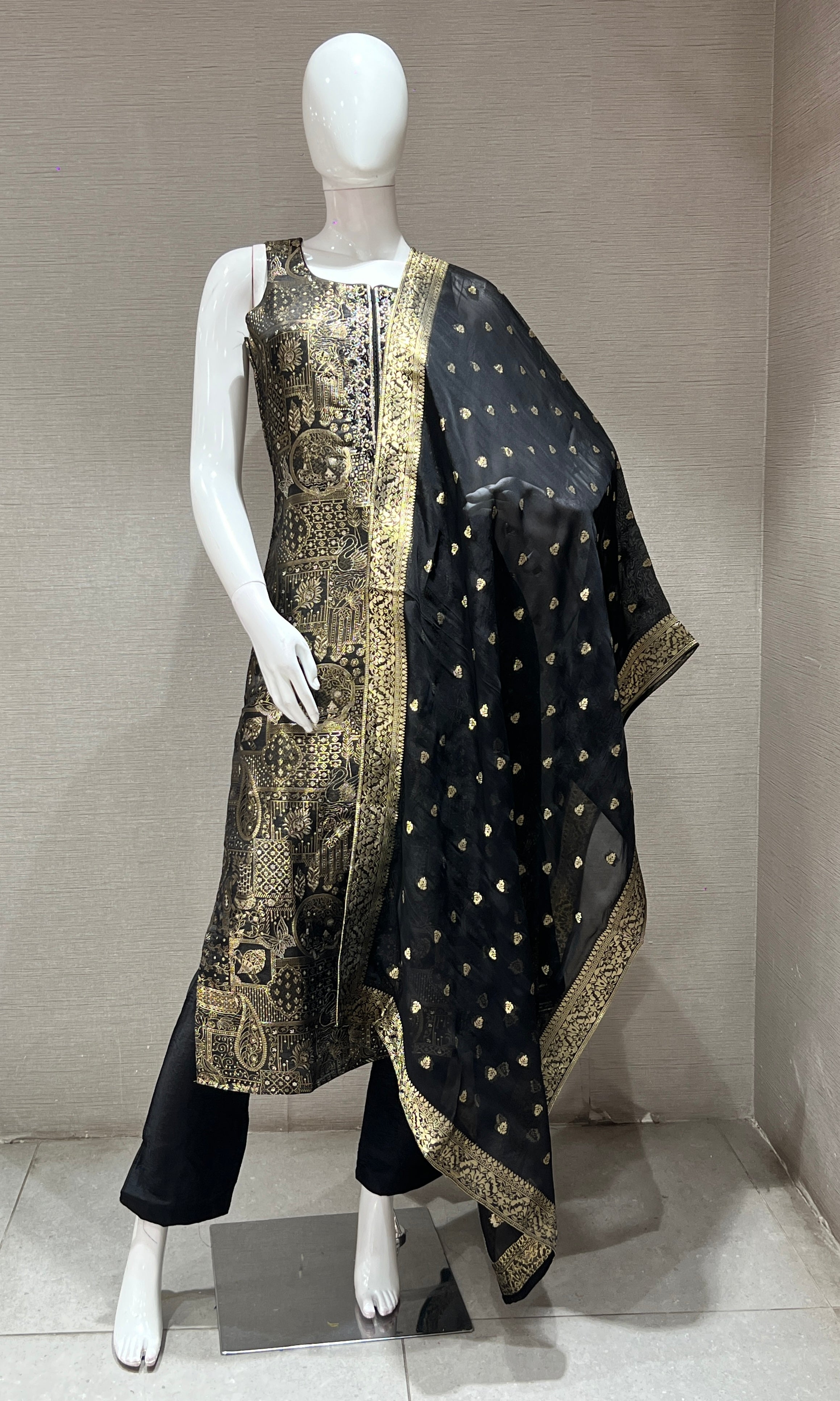 BLACK ETHNIC KURTA SET WITH WOVEN DUPATTA