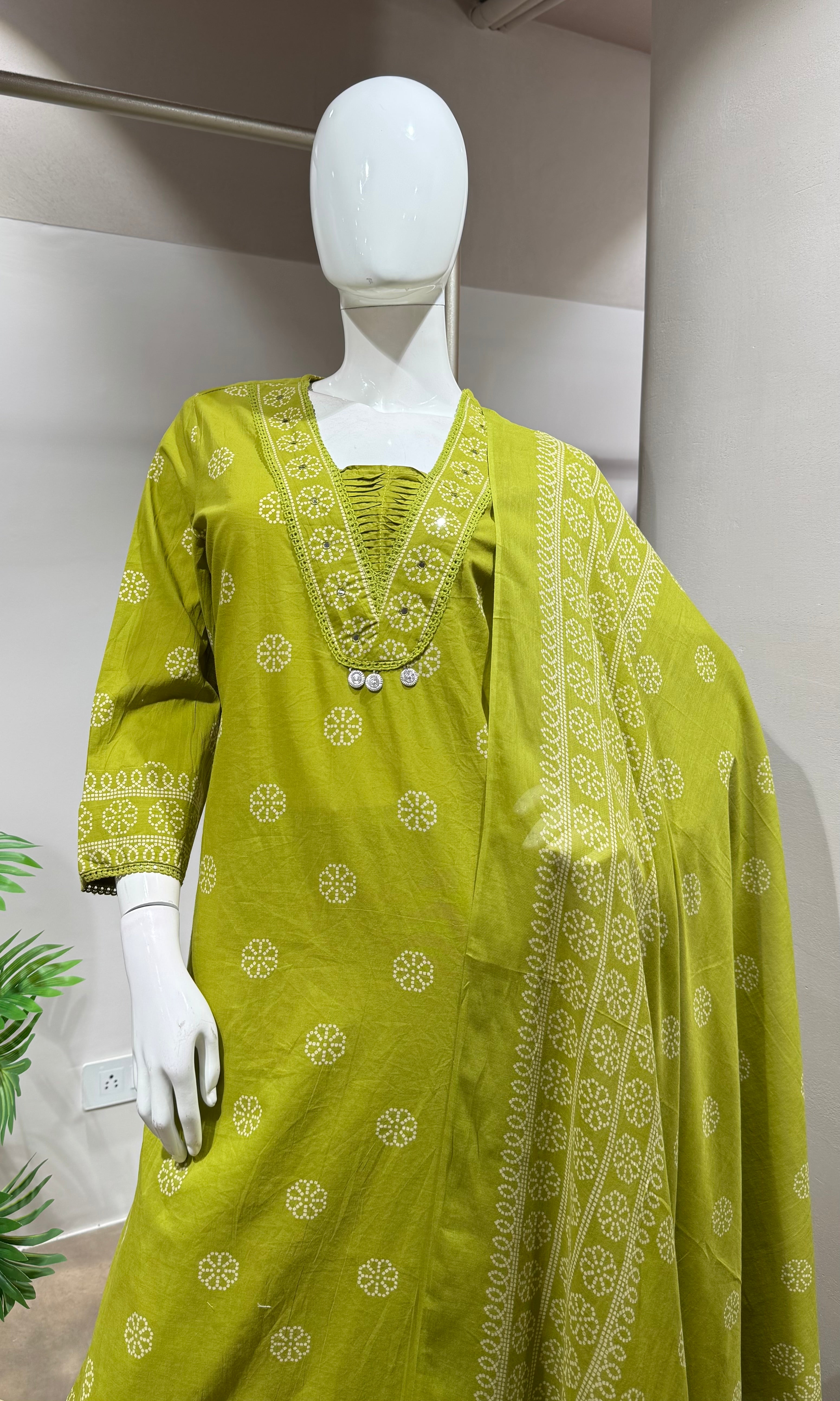 GREEN PRINTED EMBROIDERED KURTA SET