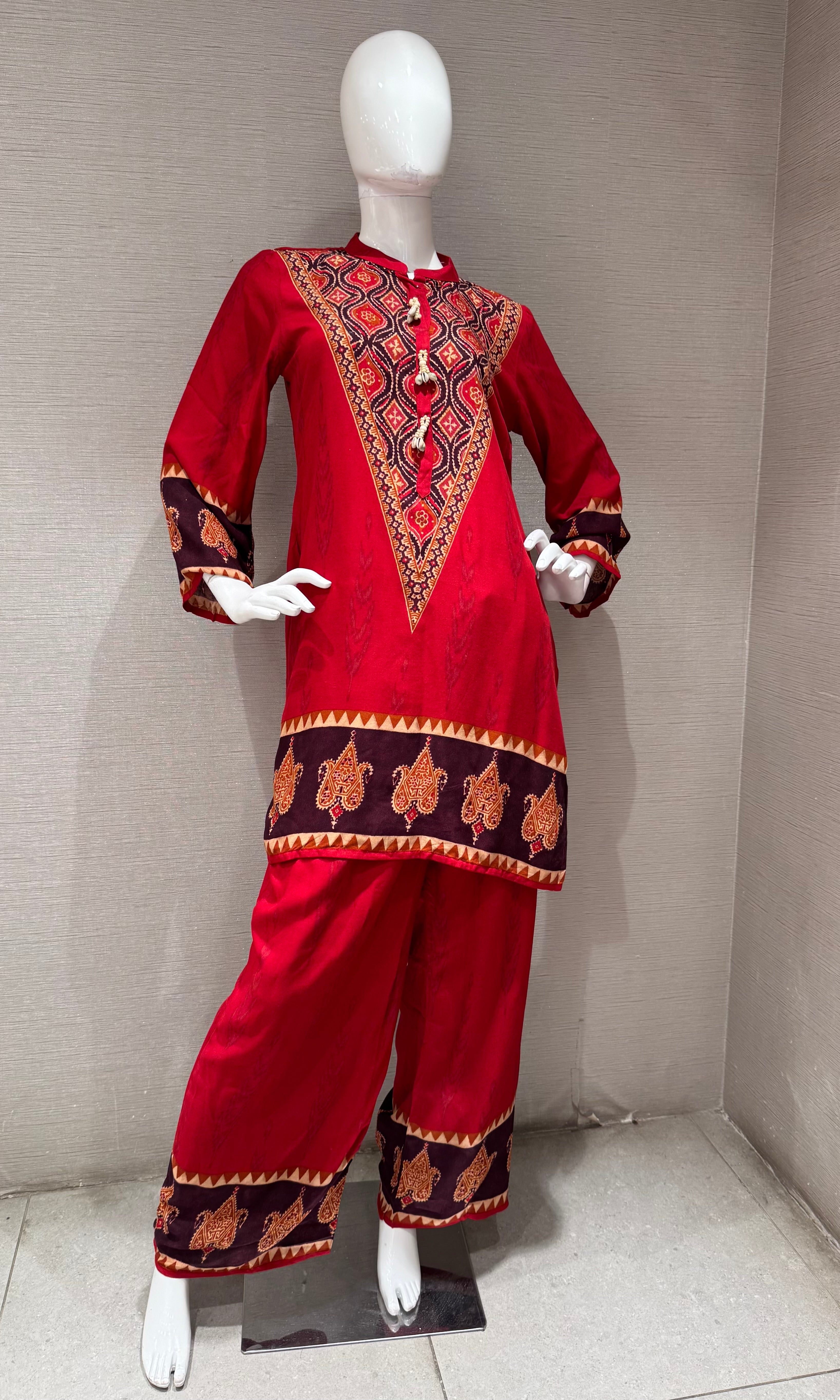 RED Intricate Bordered cord set