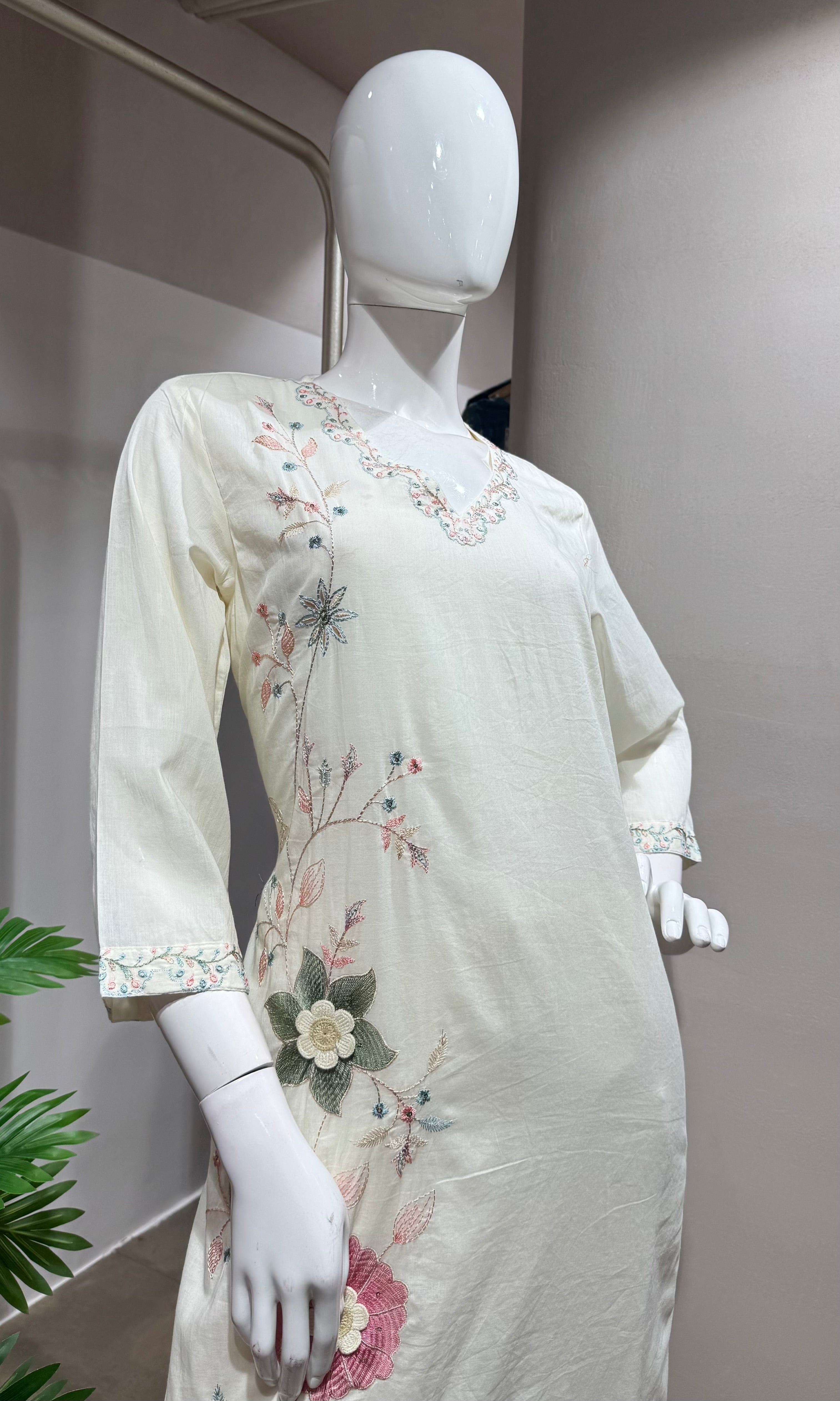 White Embroidered Kurta Set with Floral Motifs