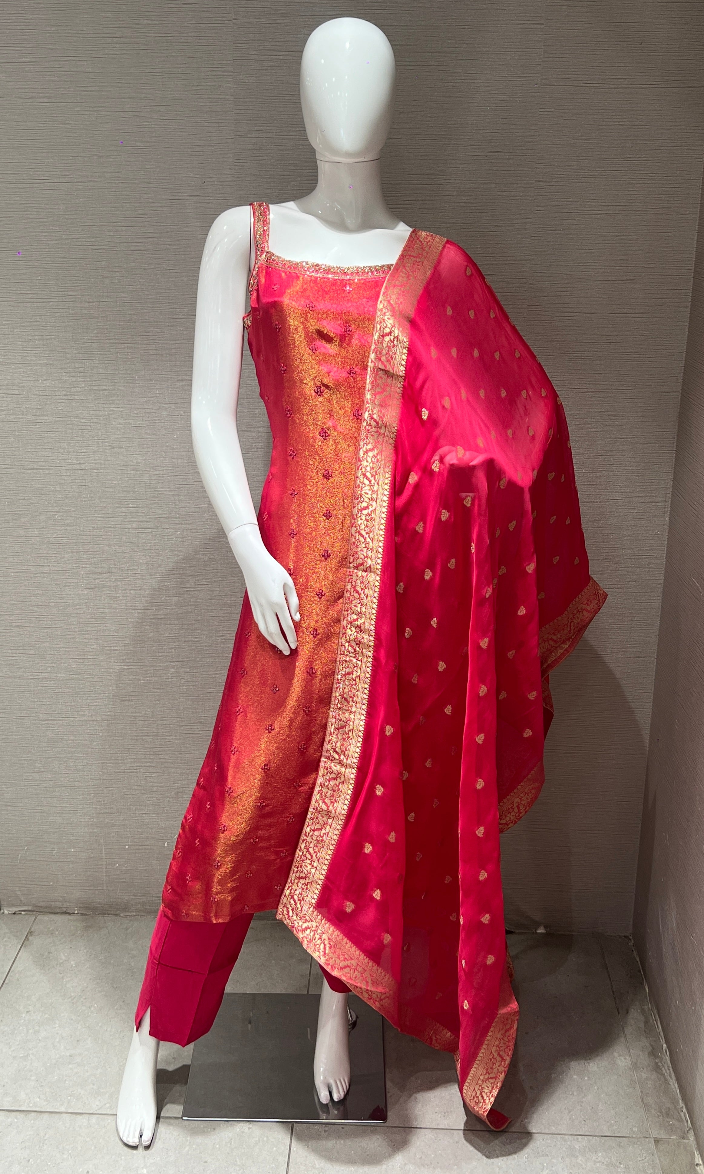 pink and gold Embellished kurta set