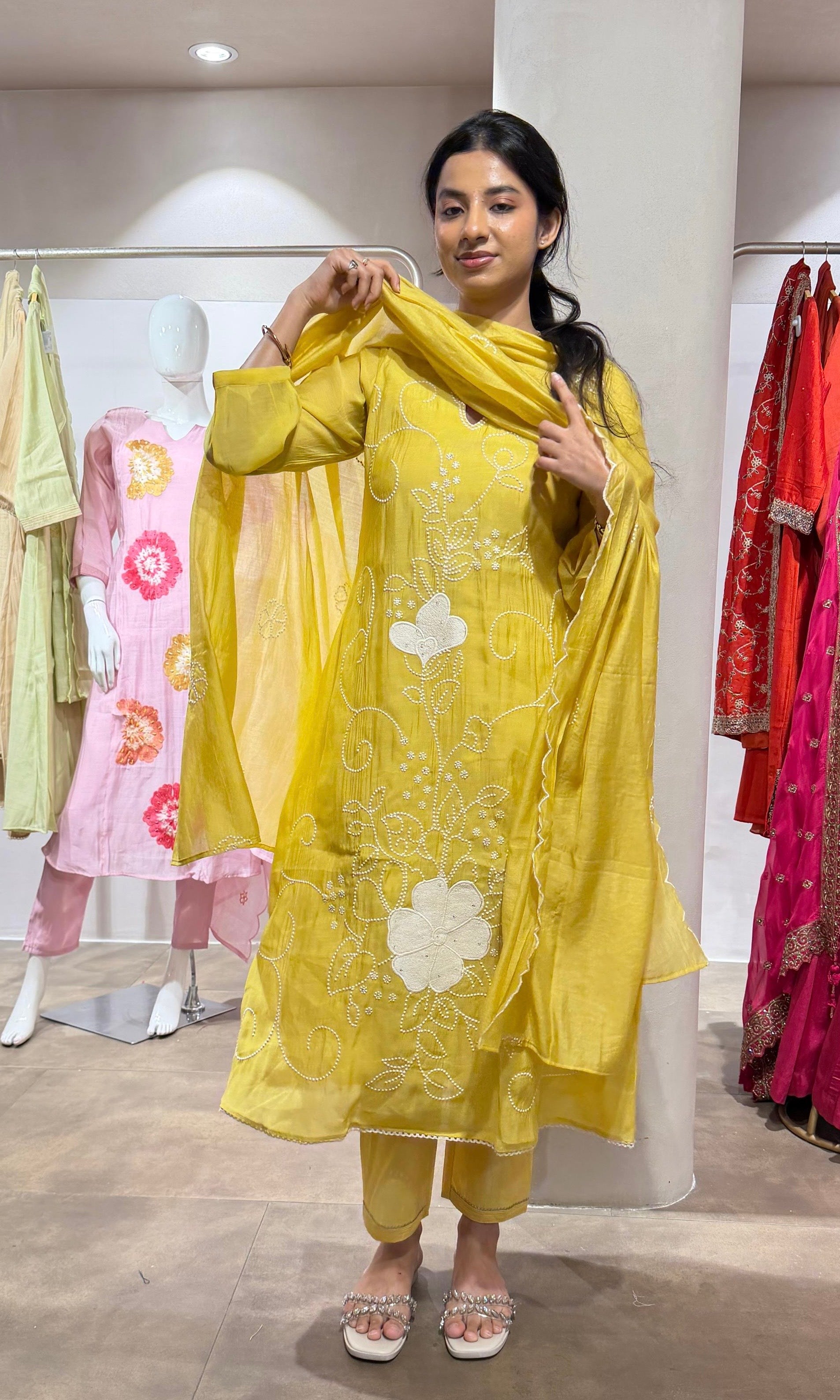 LIGHT YELLOW FLORAL DETAILING KURTA SET