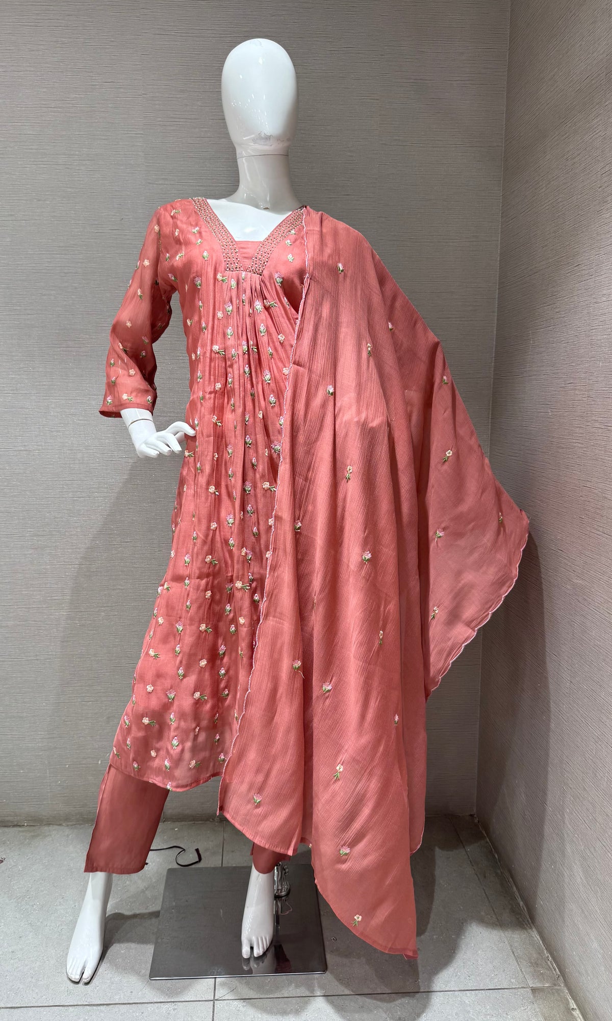 Onion pink floral Mul Chanderi kurta set with dupatta