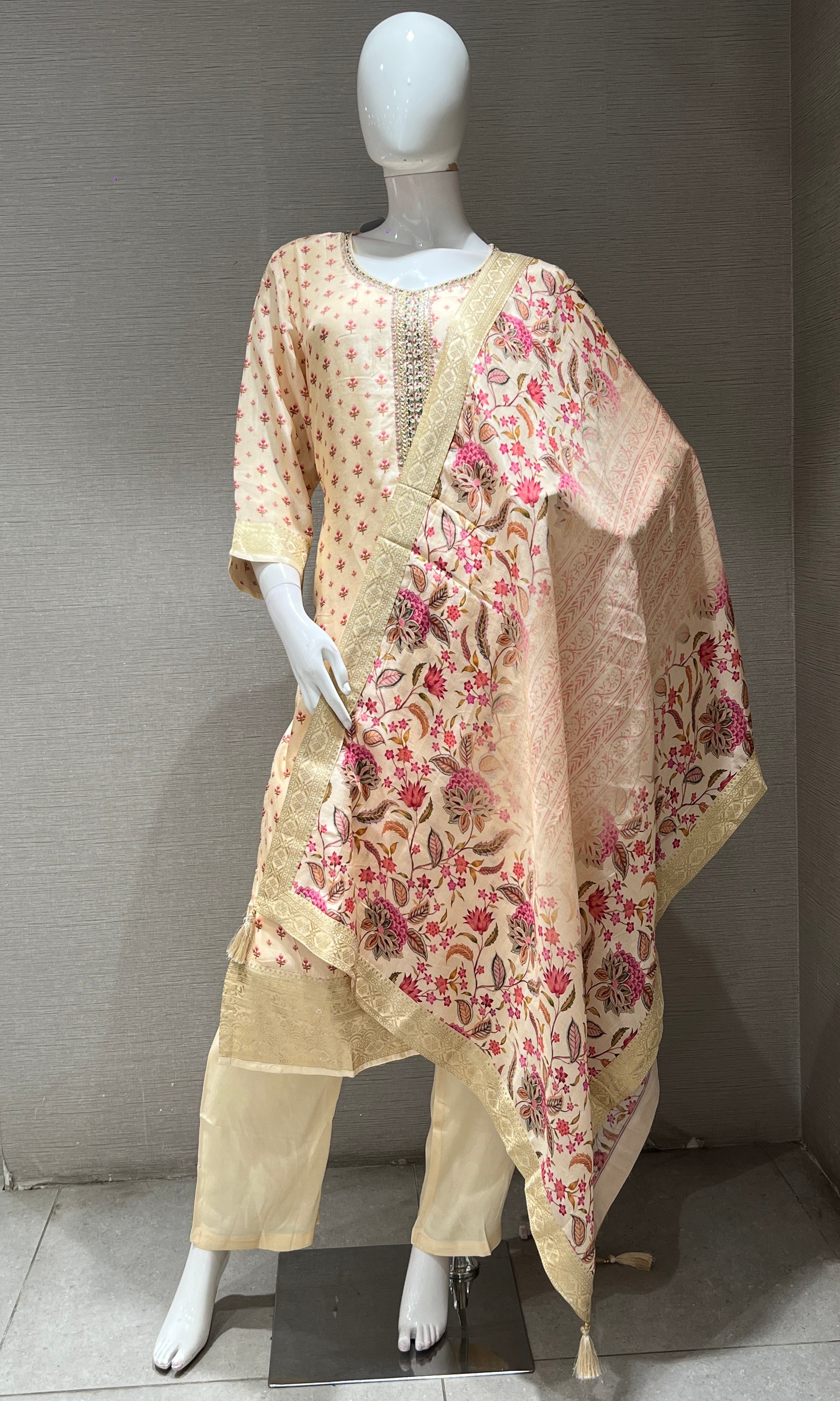 IVORY EMBROIDERED KURTA SET WITH FLORAL DUPATTA