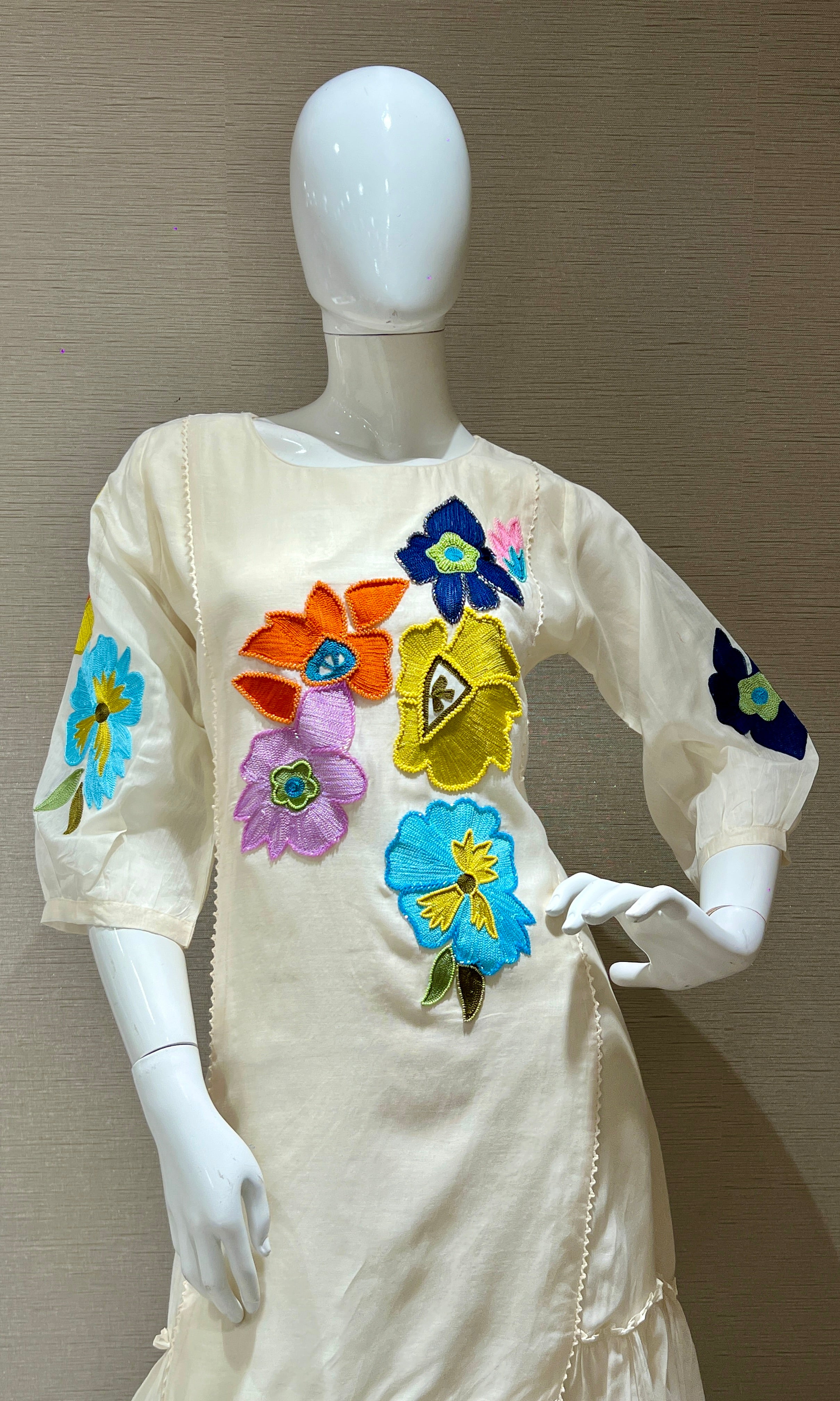 OFF WHITE FLORAL EMBROIDERY A- LINE TOP