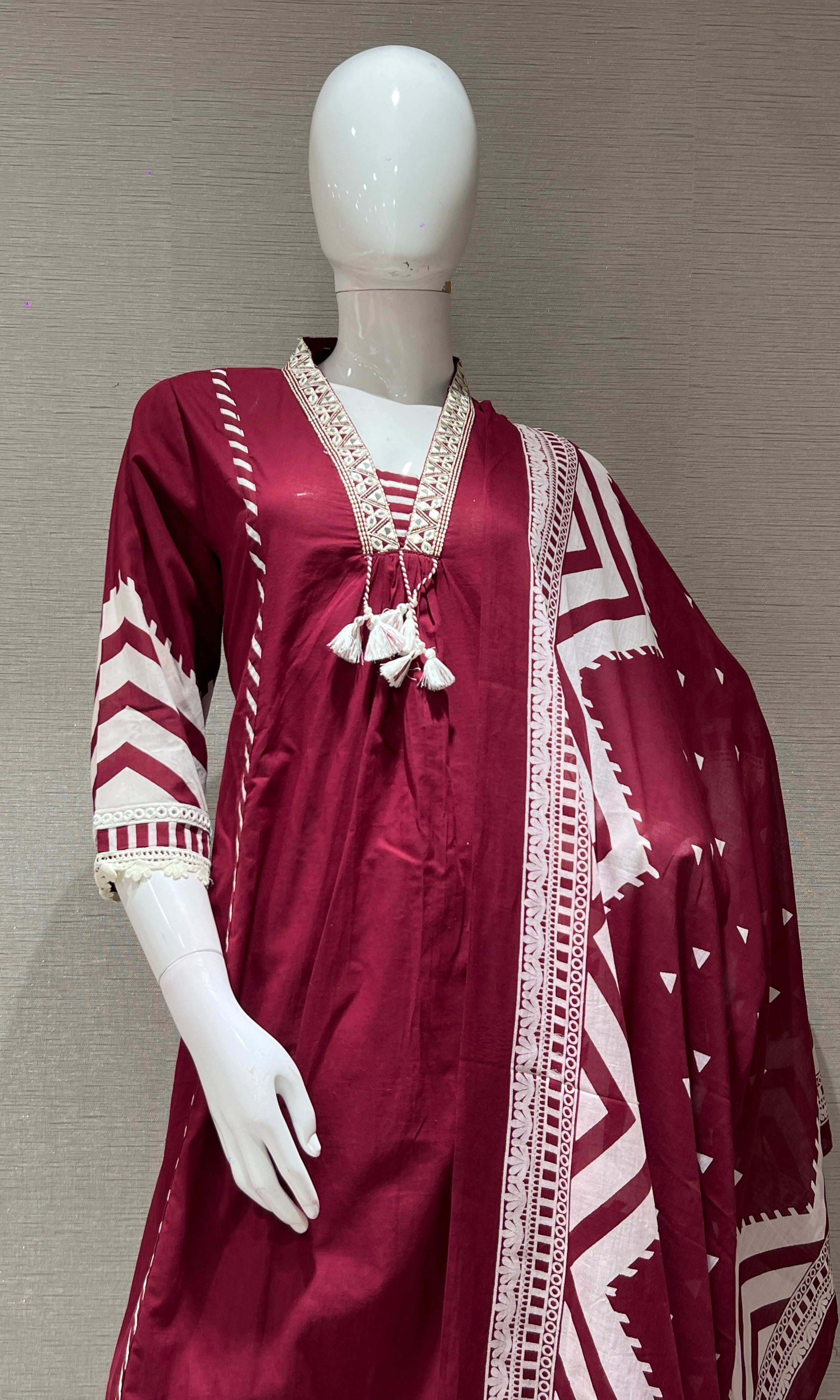 Maroon kurta set WITH WHITE LACE EMBROIDERY