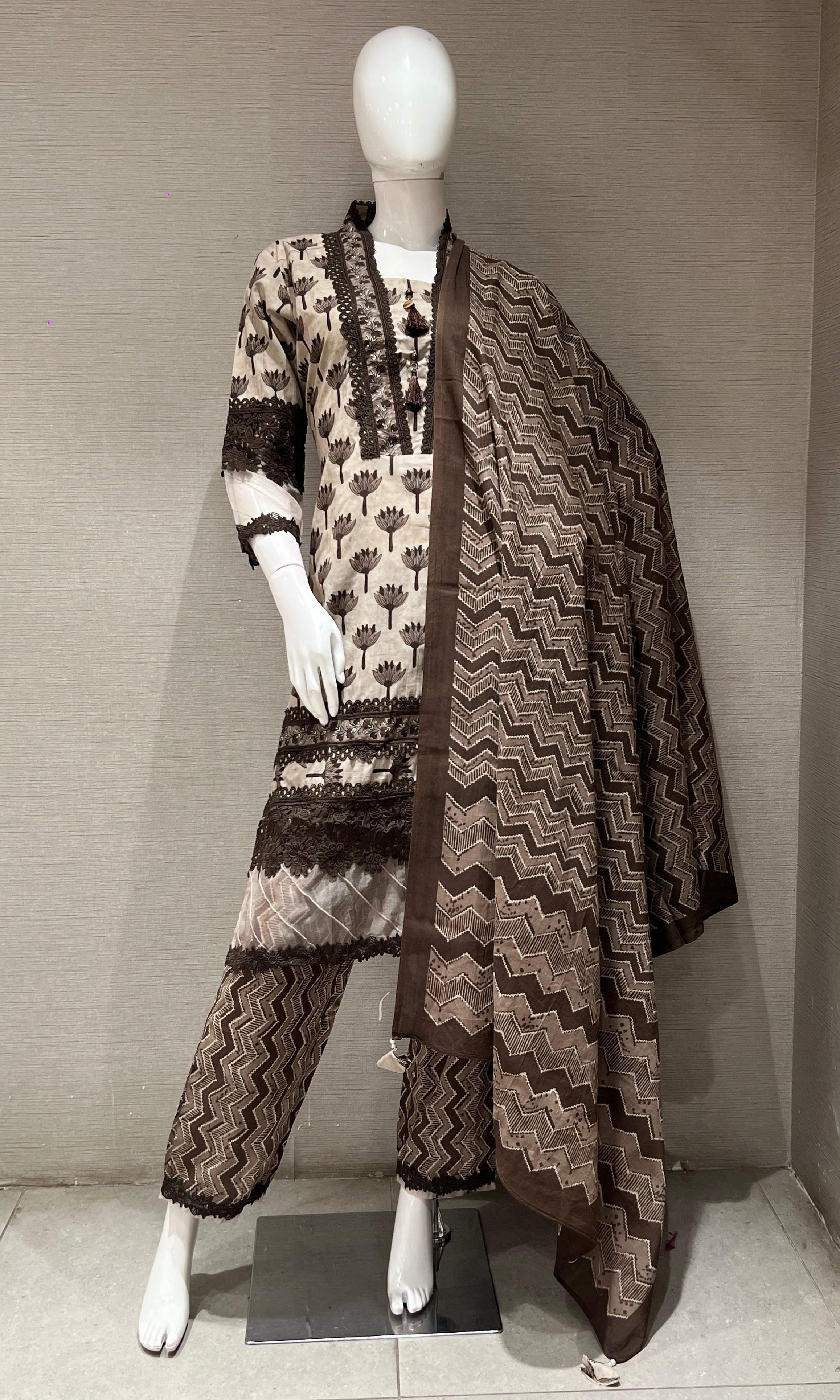 Grey FLORAL KURTA SET WITH ZIG ZAG PRINT DUPATTA