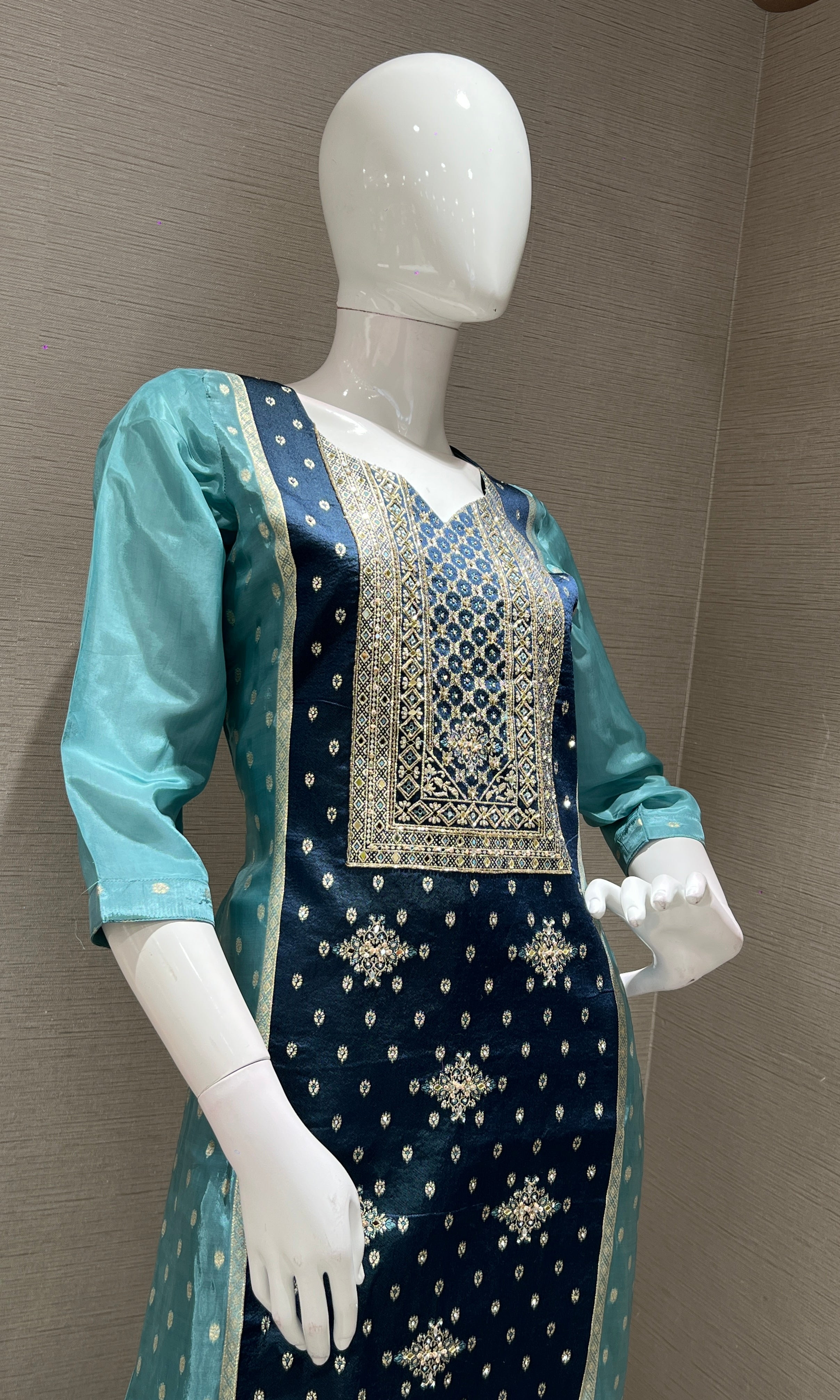 BLUE EMBROIDERED KURTA SET WITH PALAZZO PANTS