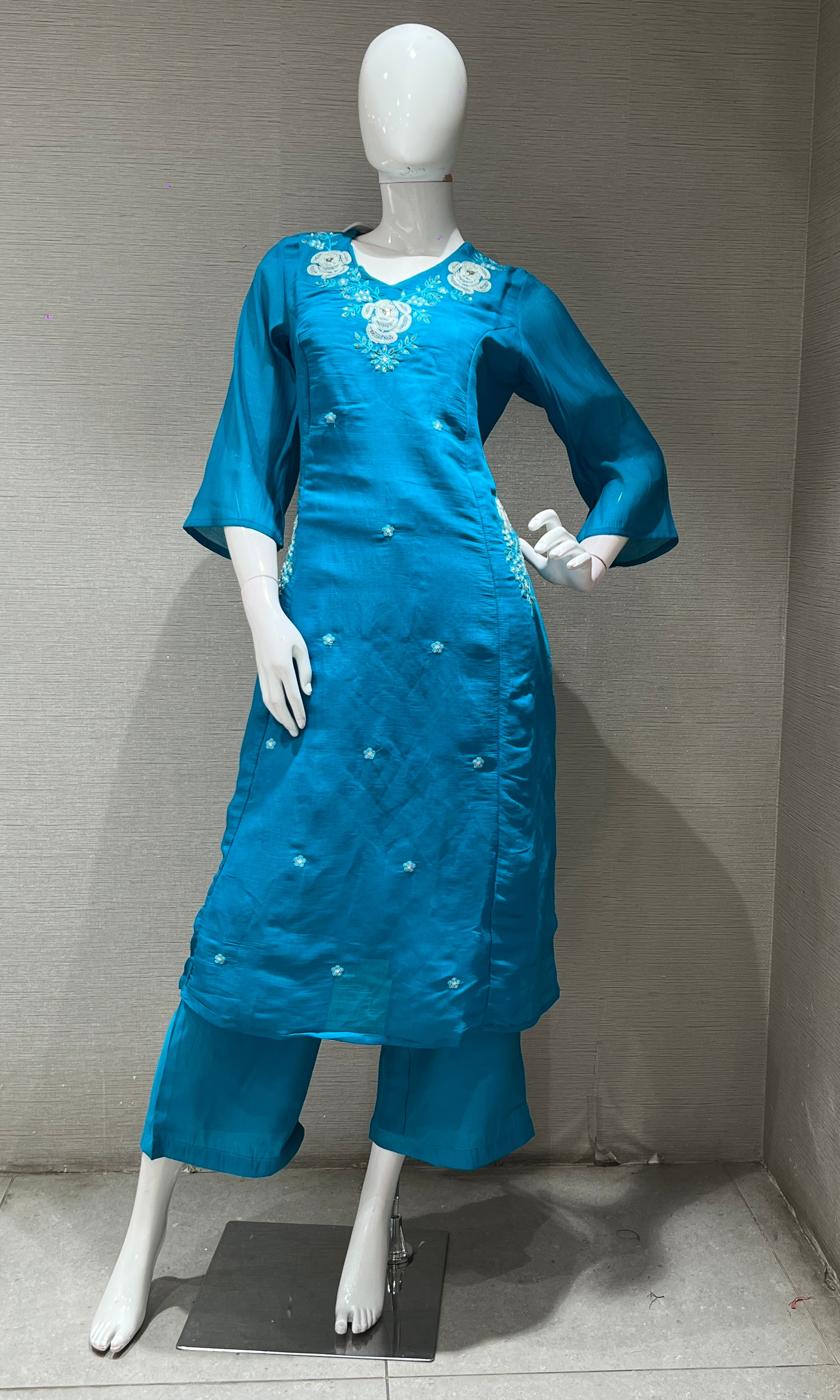 Rama blue floral neckline kurta set