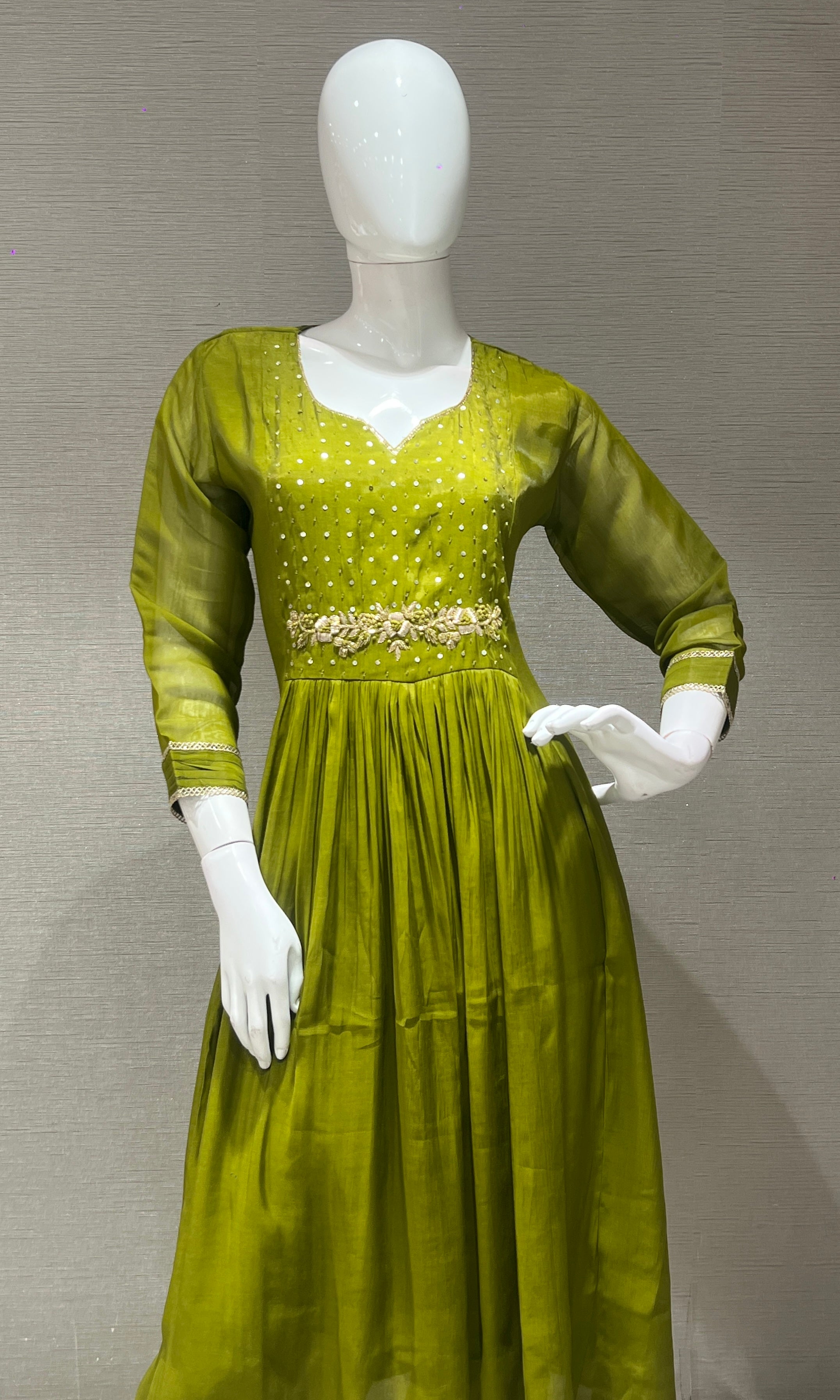 Green EMBROIDERED MUL CHANDERI Kurta SET