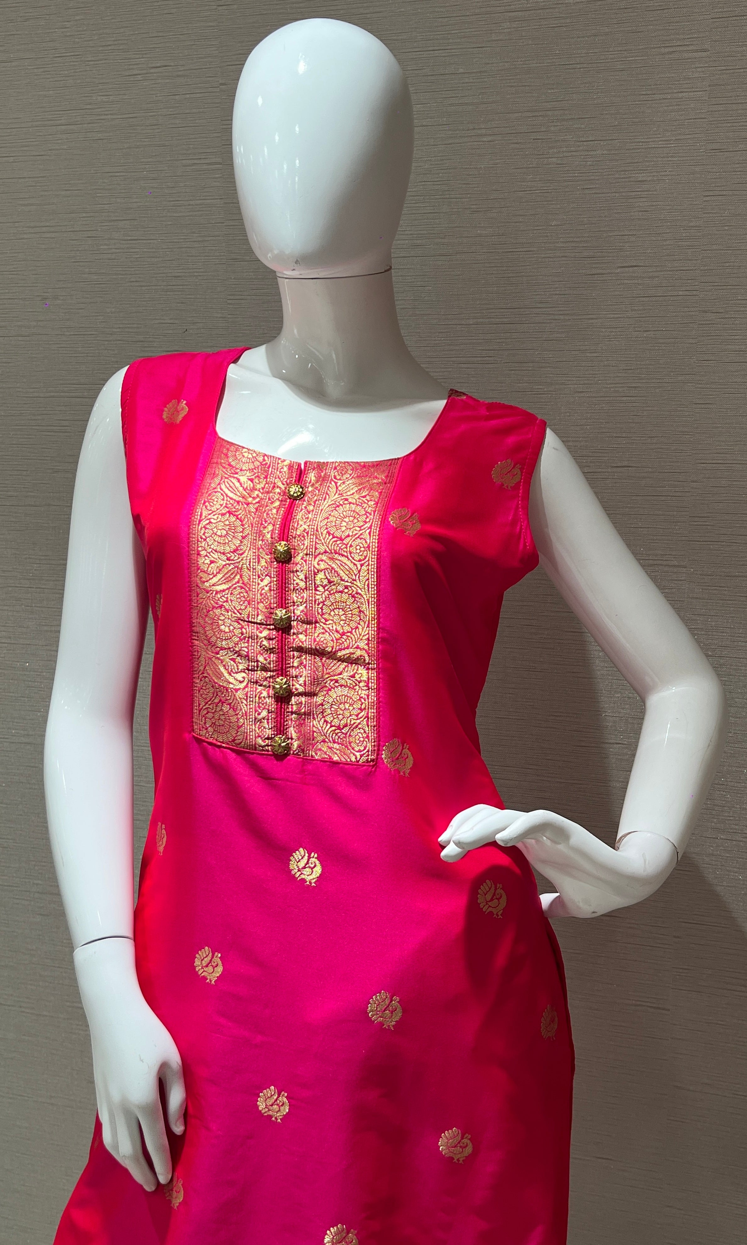 Gulab Banarasi Kurta Set