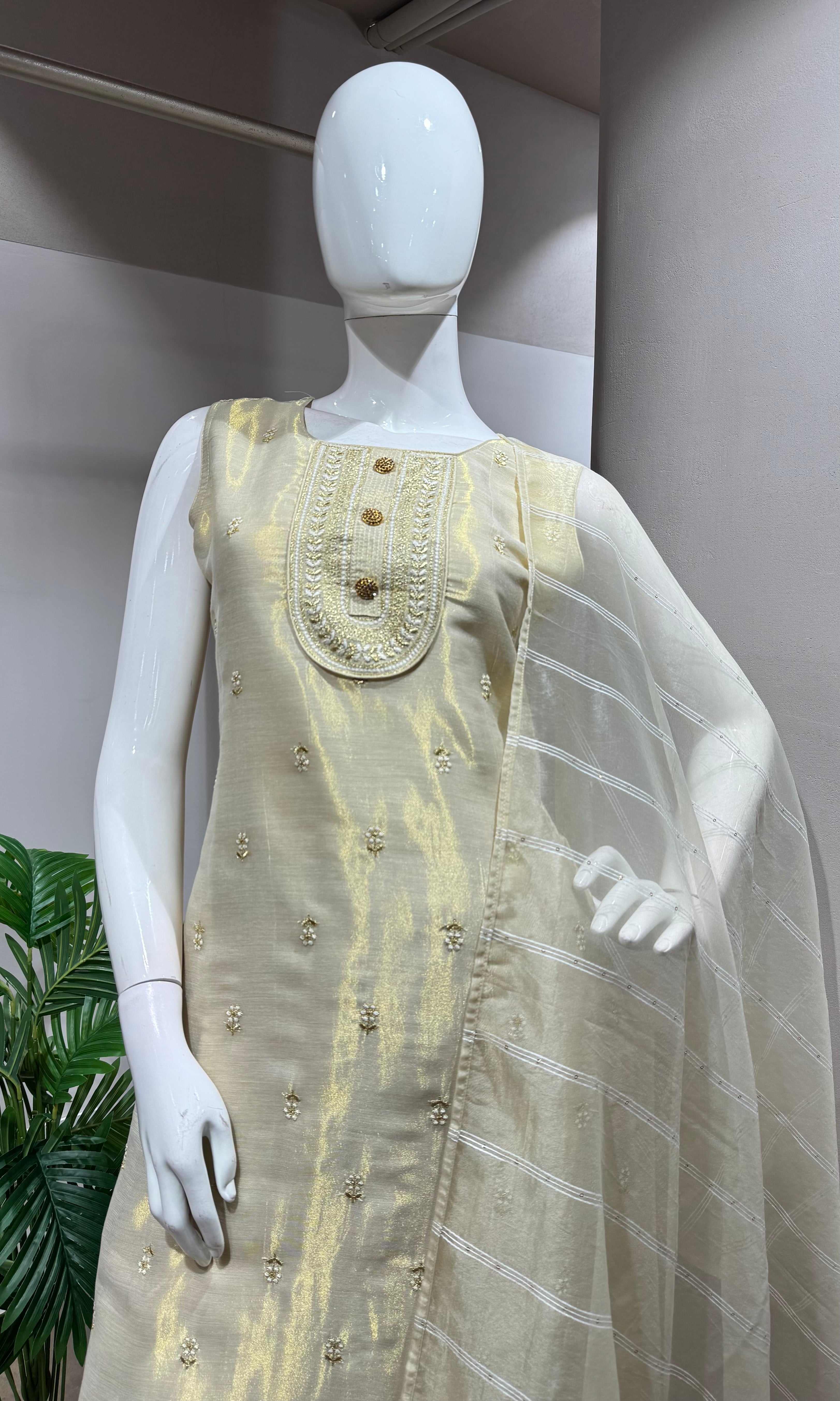 CREAM EMBROIDERD Kurta Set