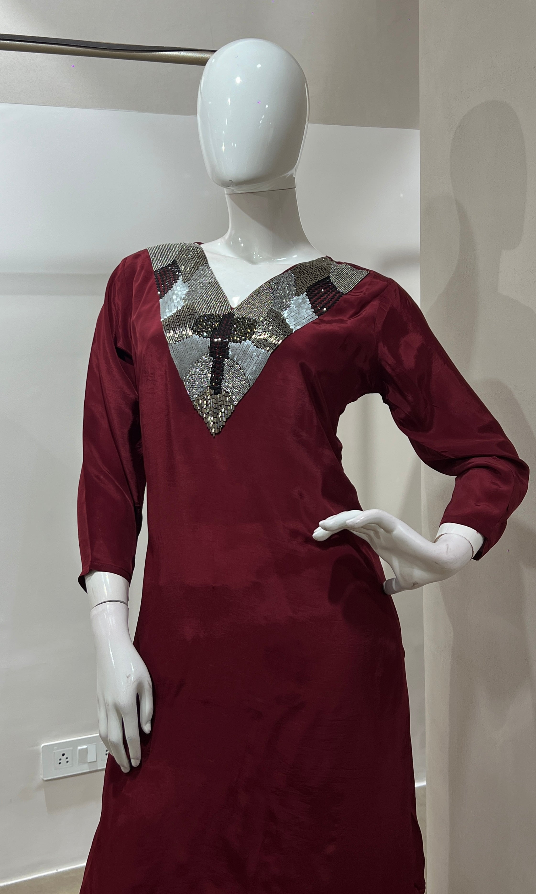 MAROON ELEGANT V NECK CORD SET