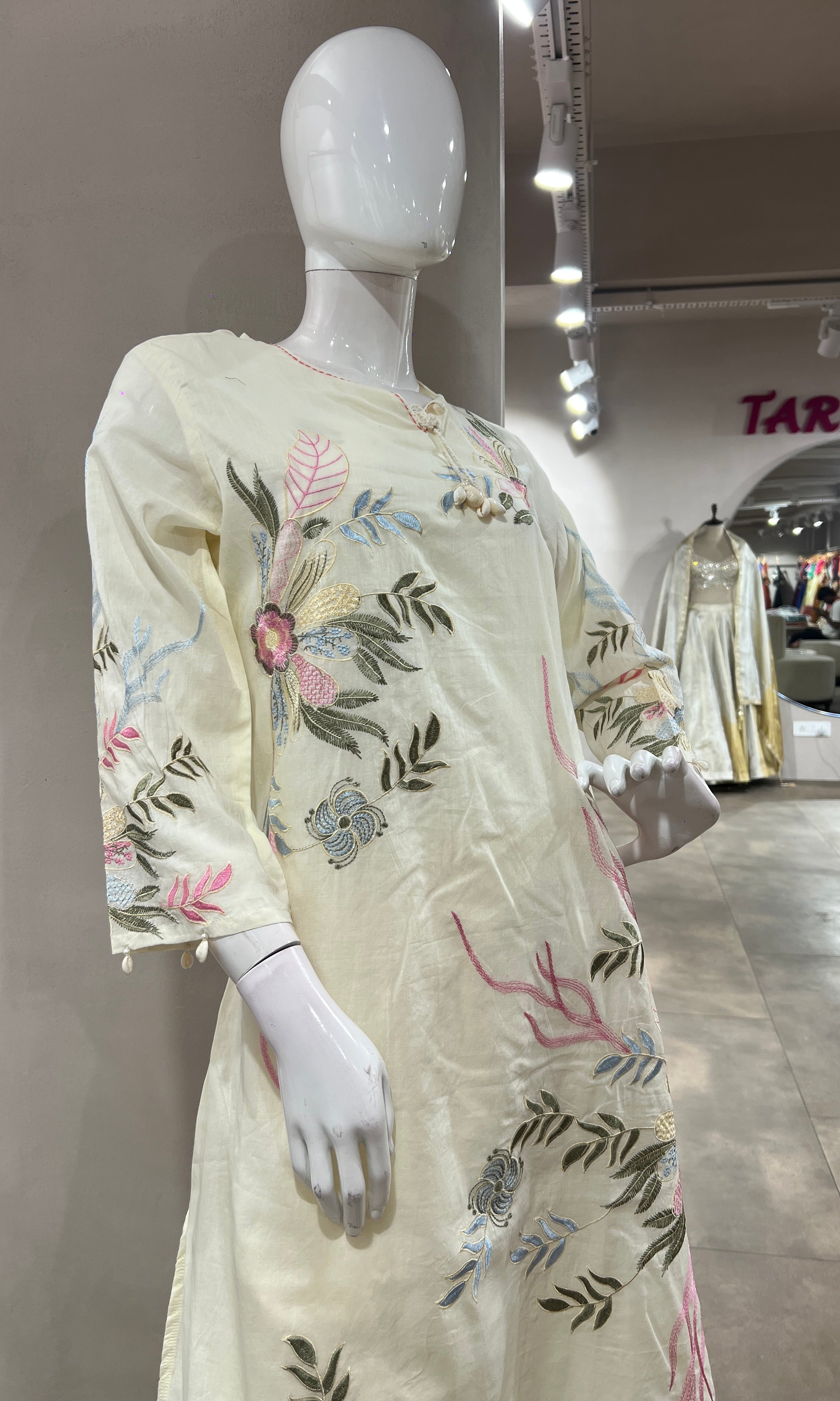 CREAM FLORAL MOTIF KURTA SET