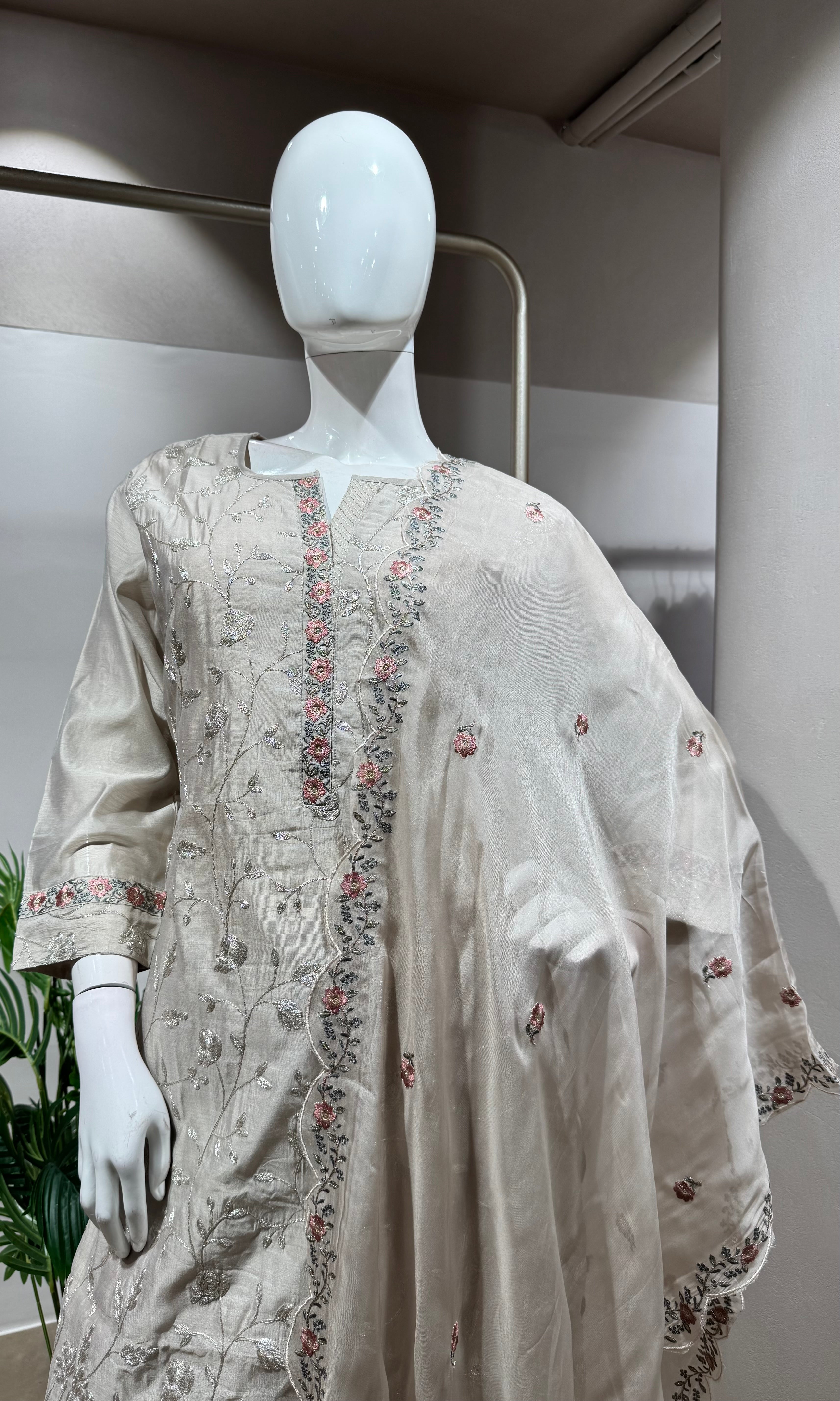 BEIGE FLORAL EMBROIDERY KURTA SET