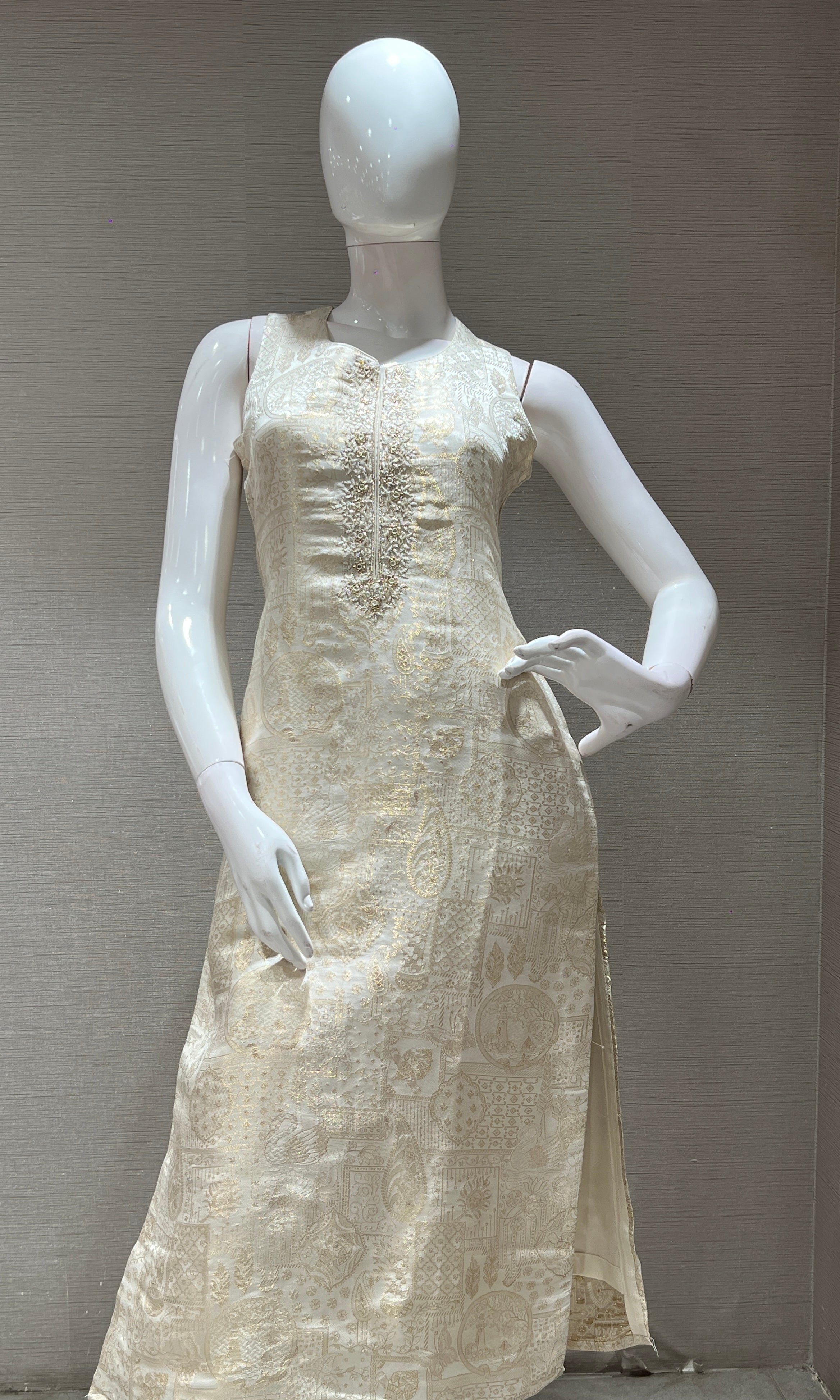 CREAM ETHNIC KURTA SET WITH WOVEN DUPATTA