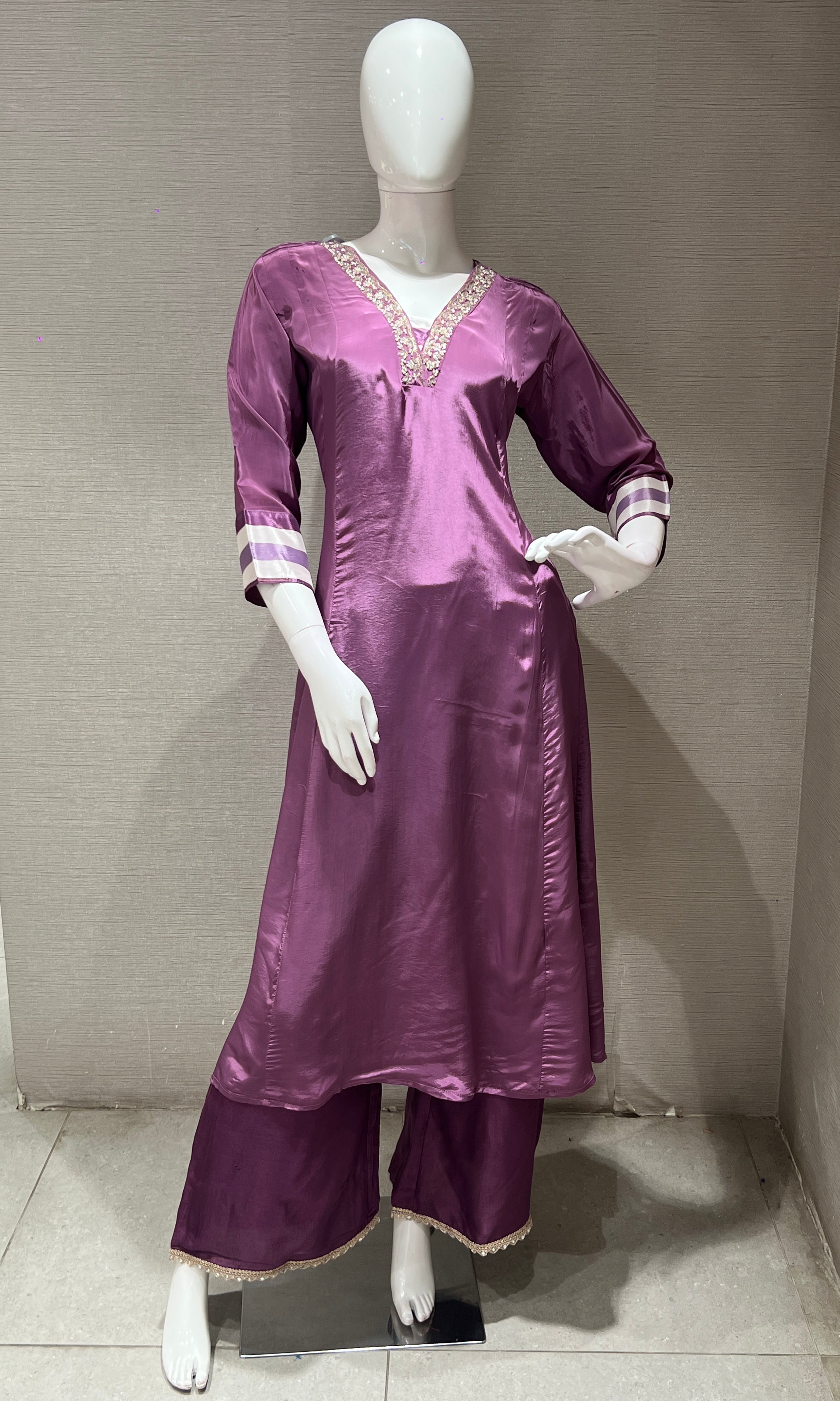 Lilac kurta set with a striped dupatta