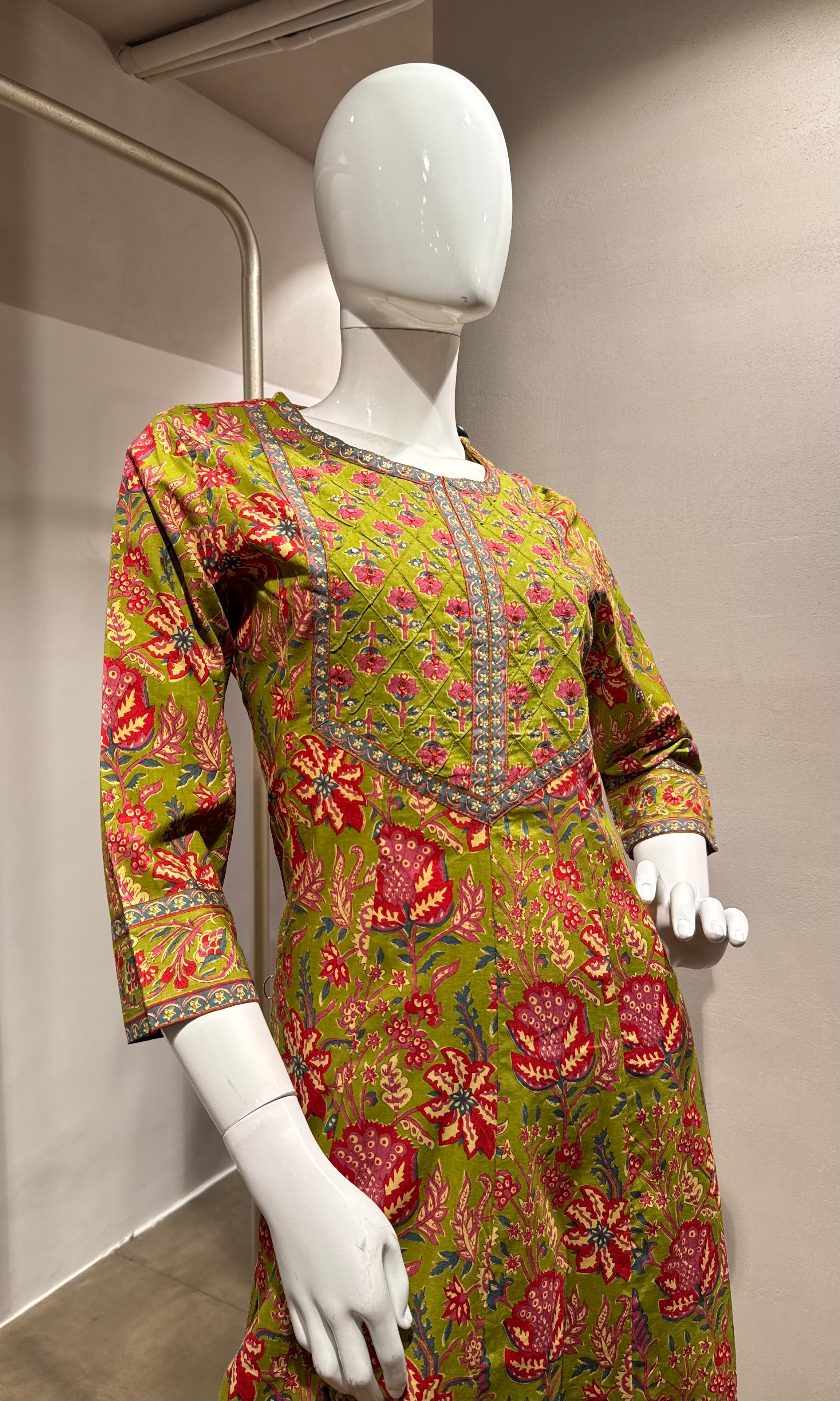 GREEN ROSE EMBROIDERED KURTA SET