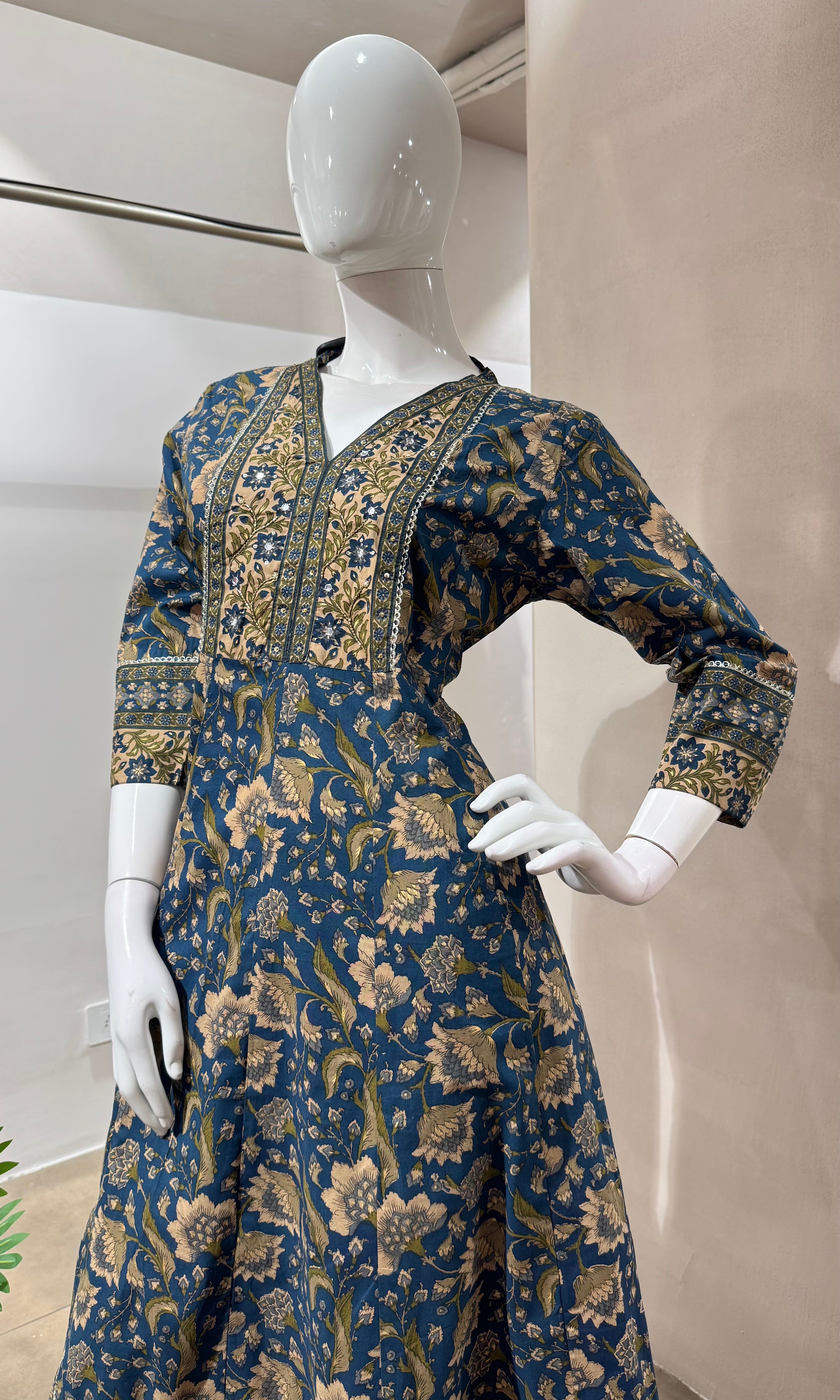BLUE FLORAL PRINT ETHNIC KURTA SET