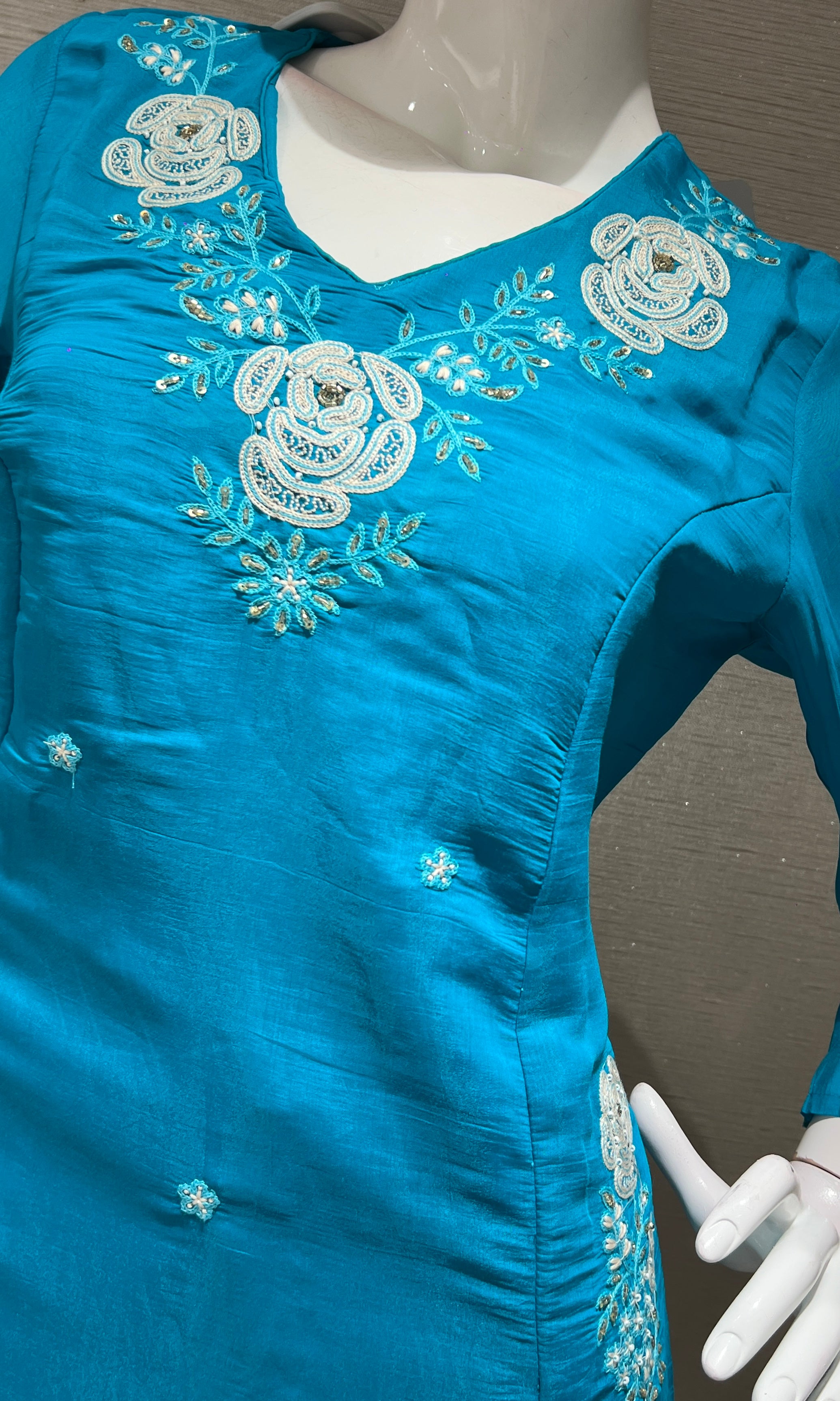 Rama blue floral neckline kurta set