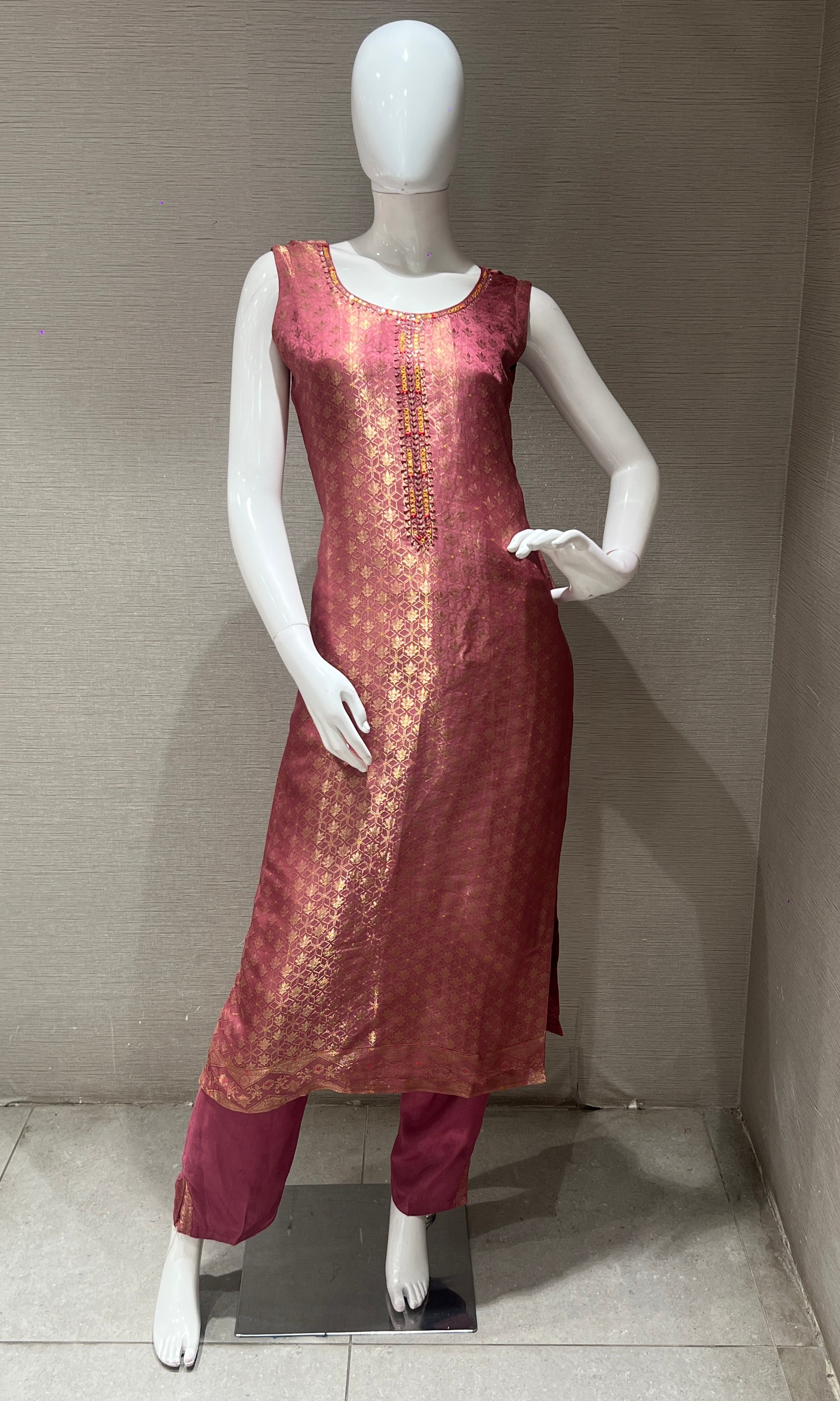 Onion pink Brocade Kurta Set