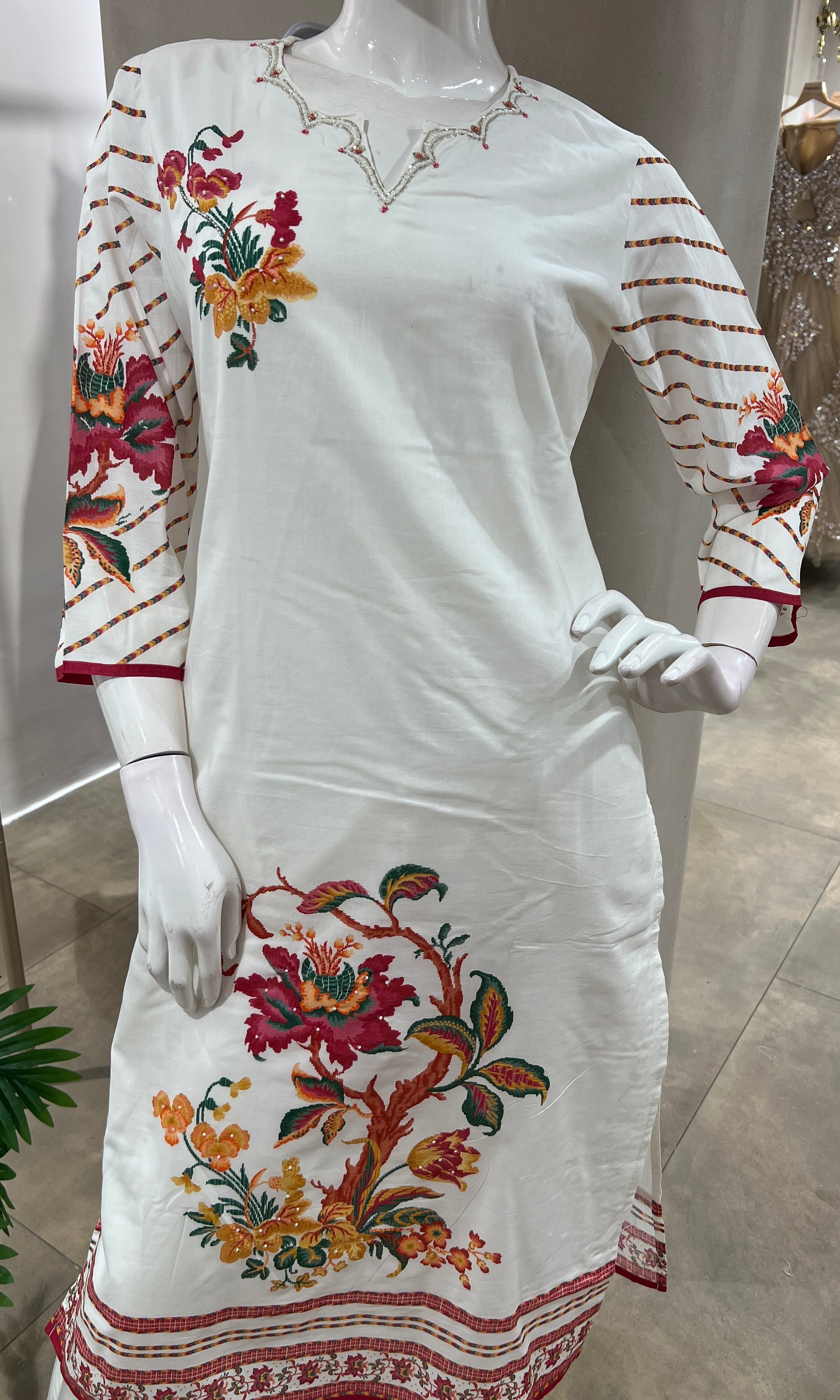 WHITE KURTA SET WITH FLORAL MOTIFS