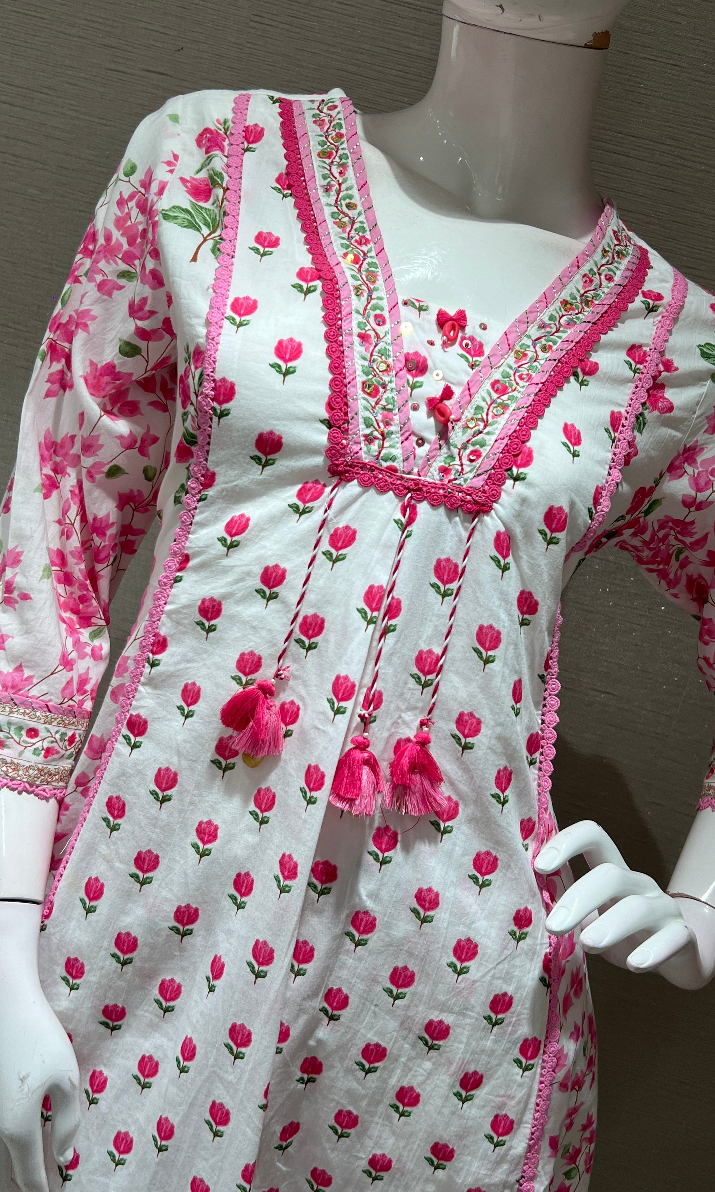 White ROSE FLORAL KURTA SET WITH PALAZZO PANTS