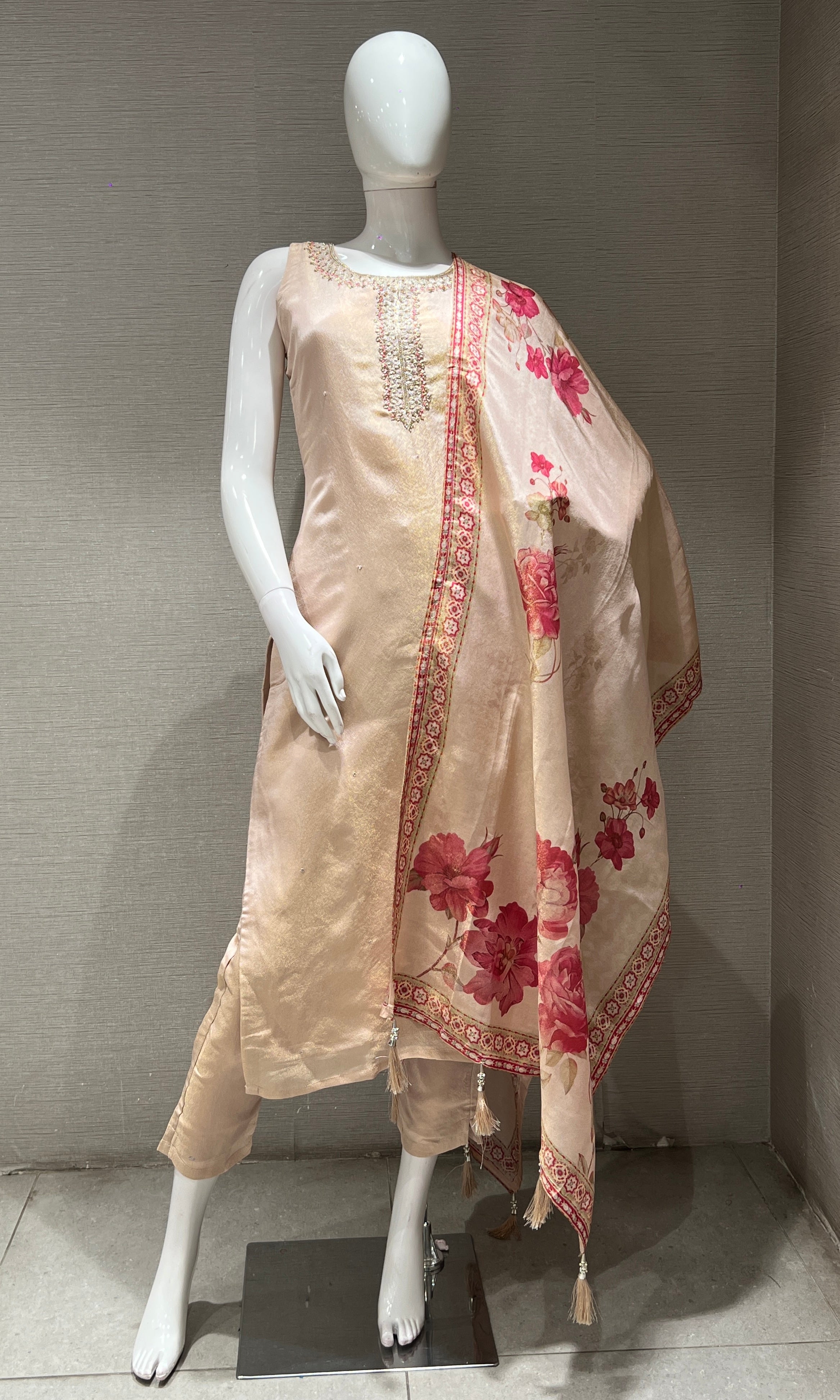 BEAGH KURTA SET WITH FLORAL DUPATTA