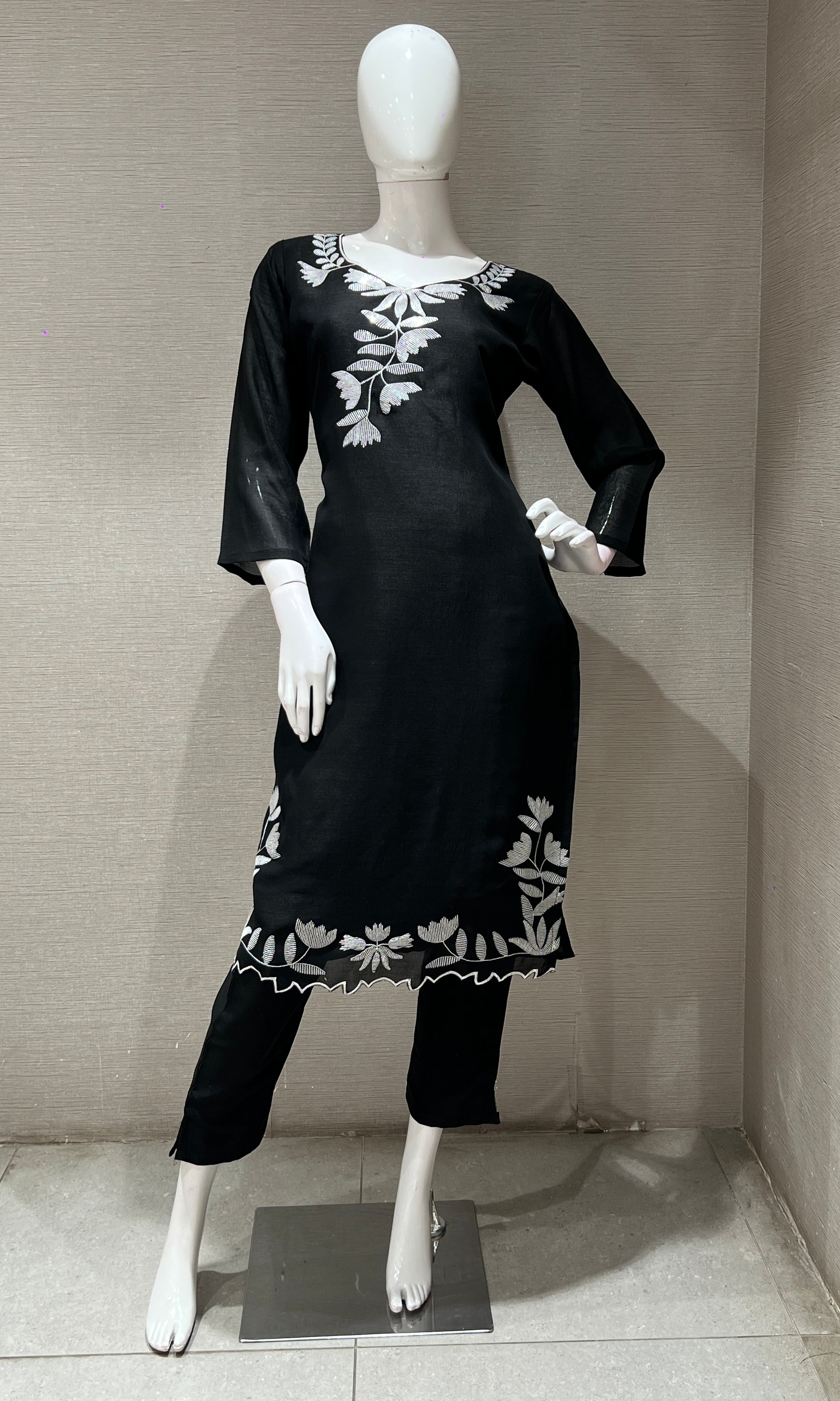 BLACK FLORAL PRINTED KURTA SET