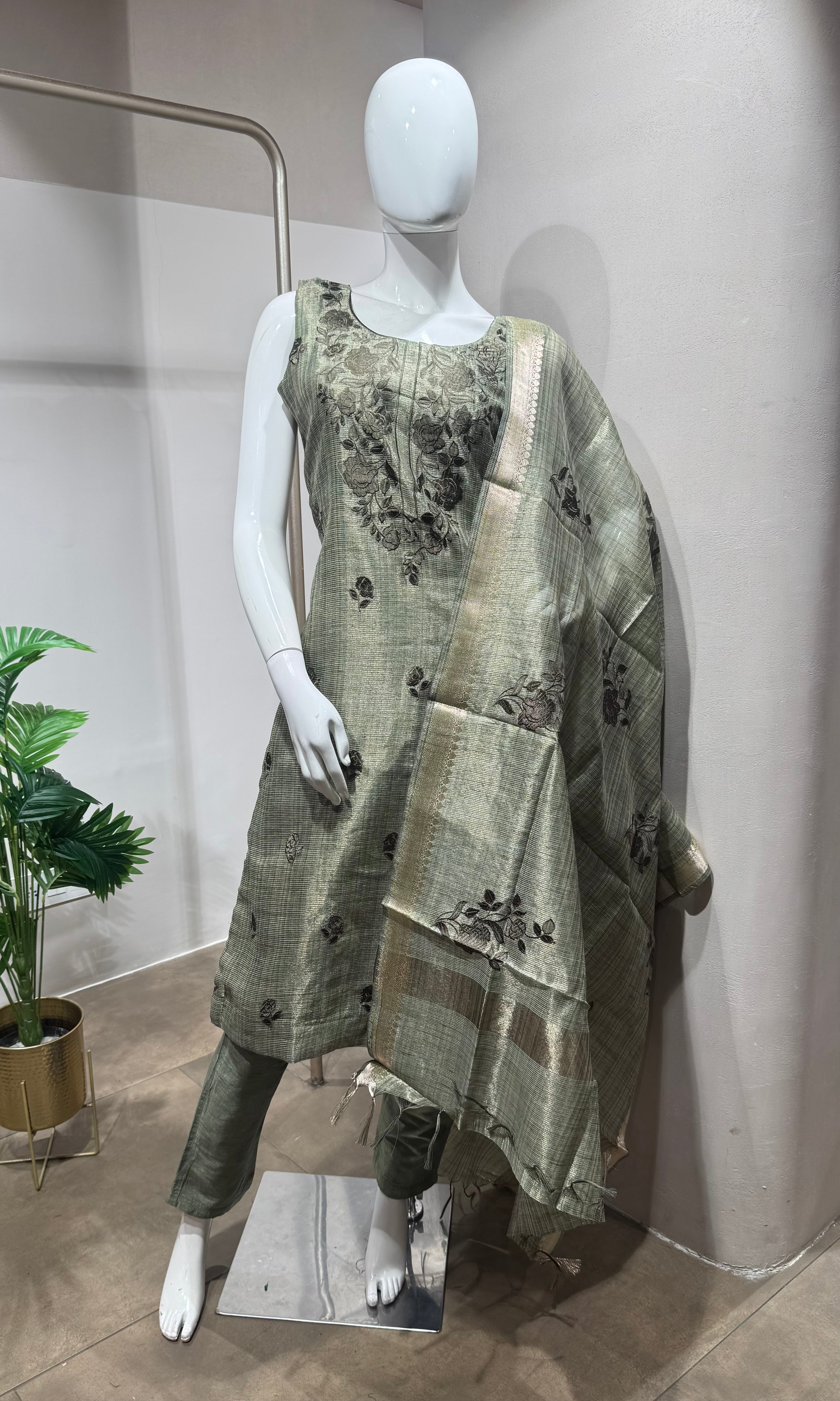 Green floral print embroidered kurta set