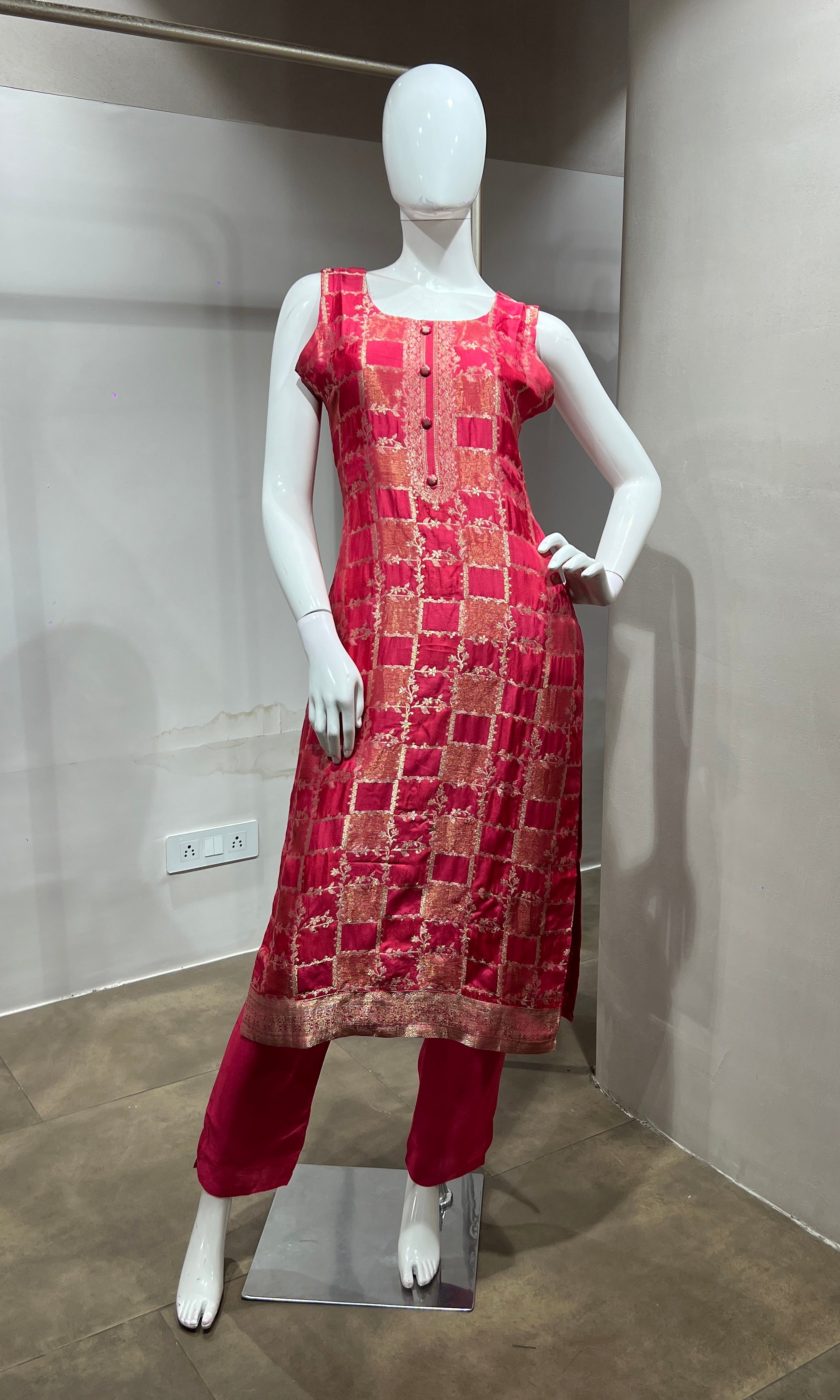 light pink Silk Embroidered Zari Kurta Set