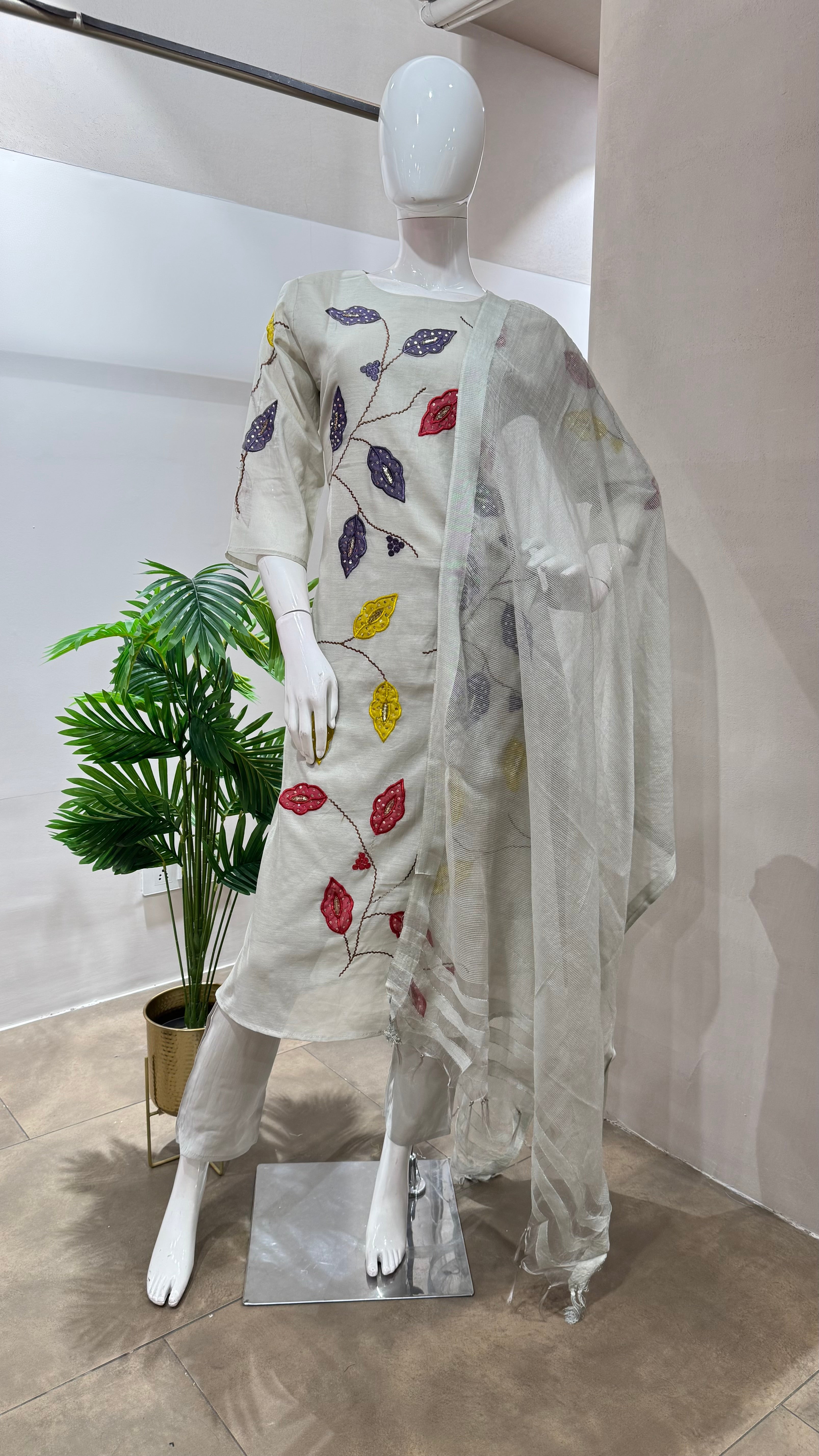 GREY kurta set with leaf embroidery