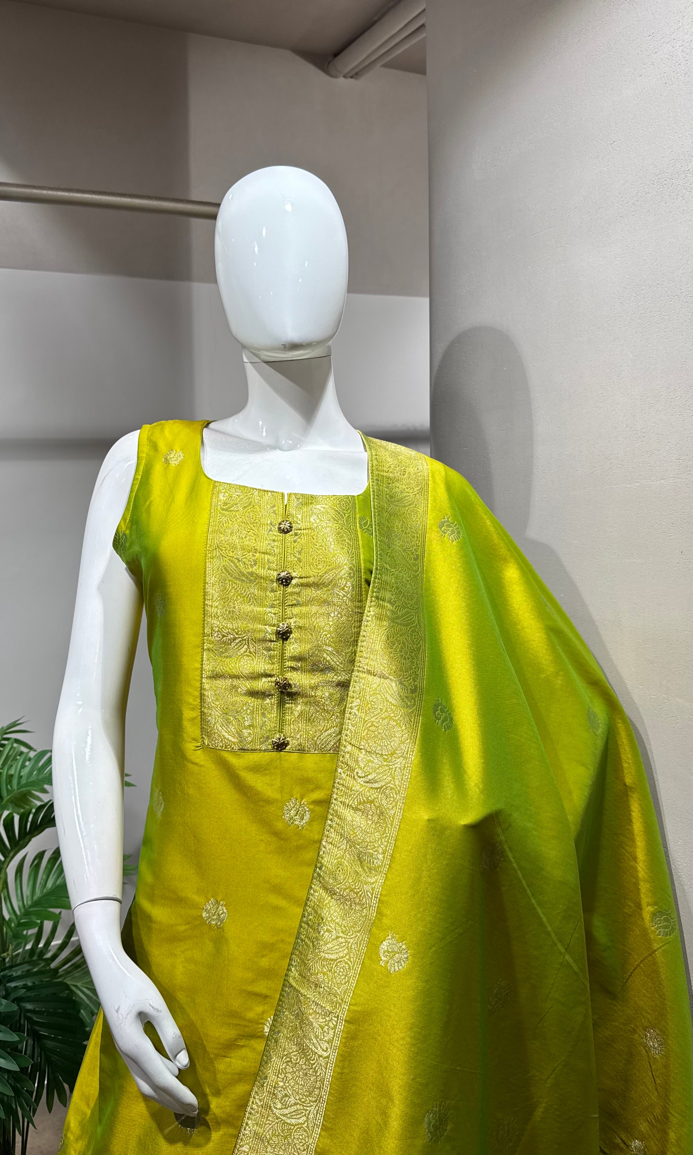 GREEN Silk Kurti with Banarasi Dupatta