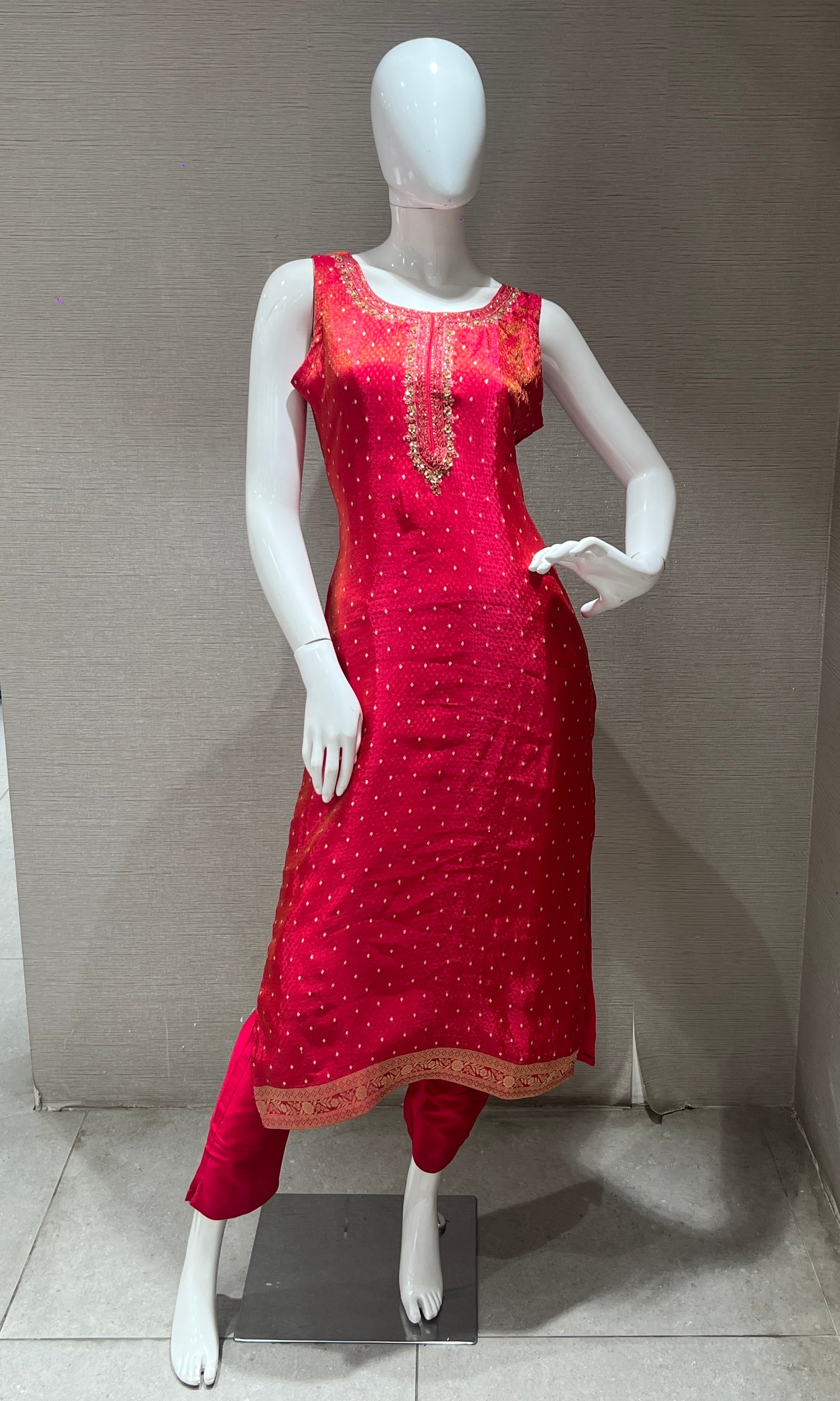 Pink kurta set with gold embroidery