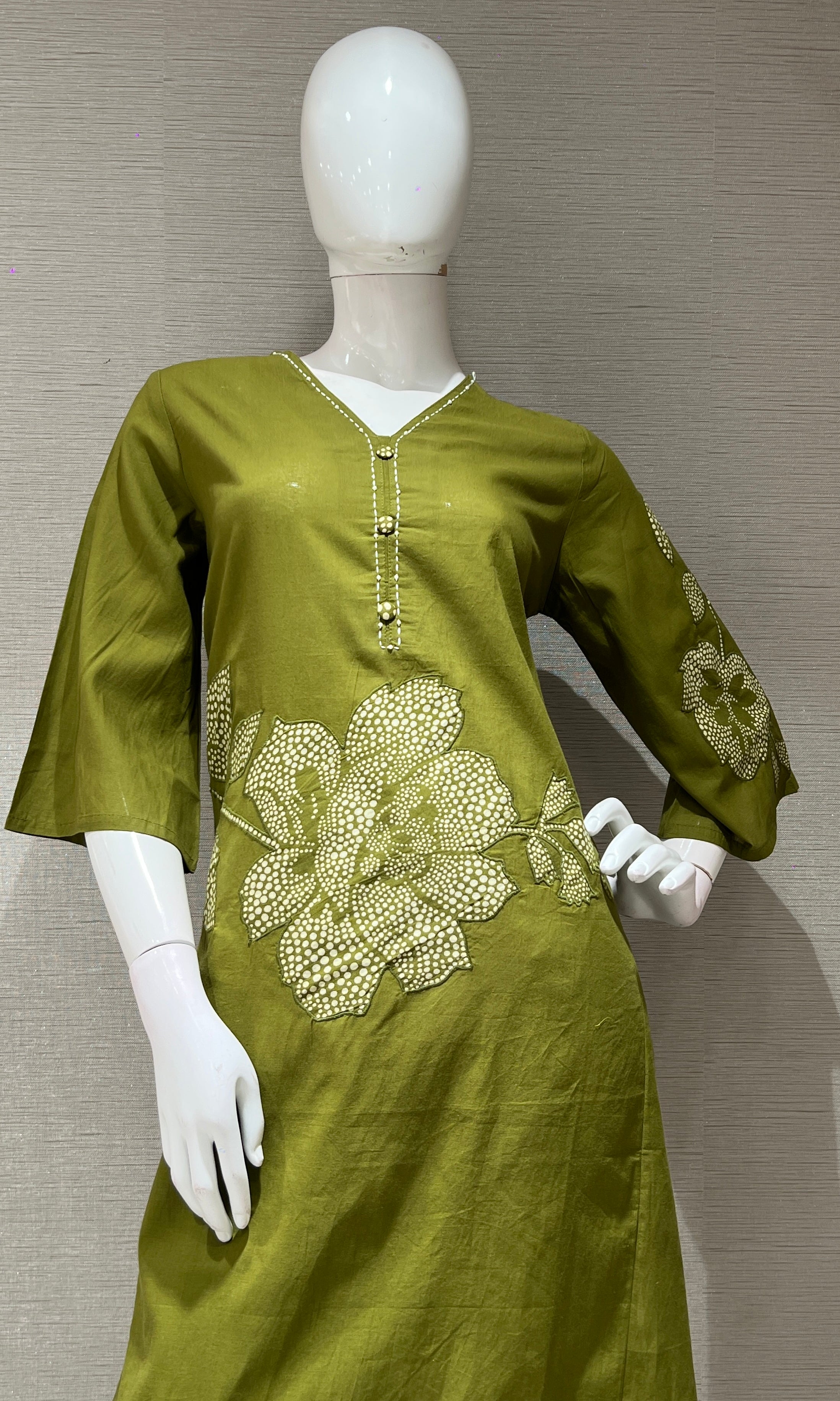 Green FLORAL EMBROIDERY kurta seT