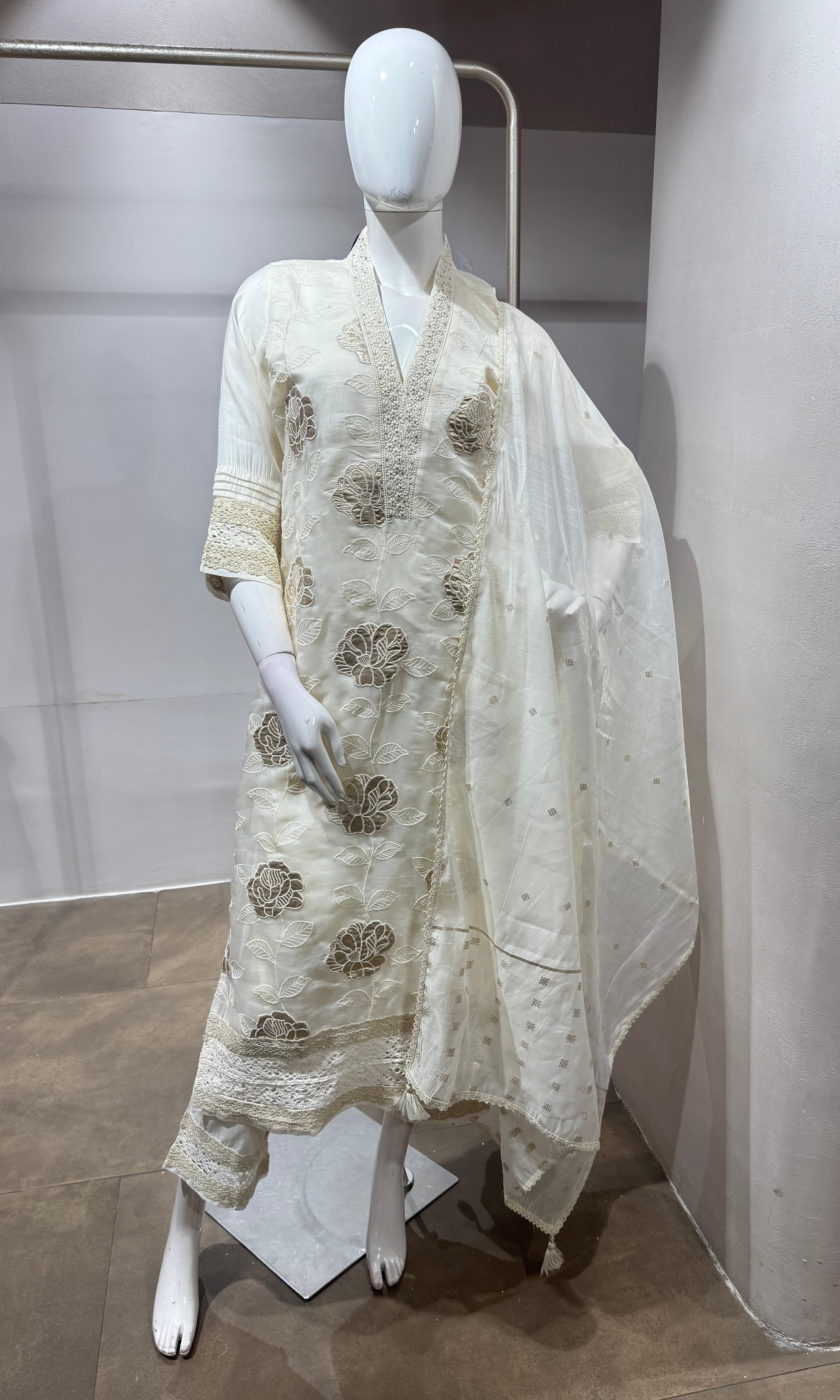 Cream gold Floral embroidered kurta set