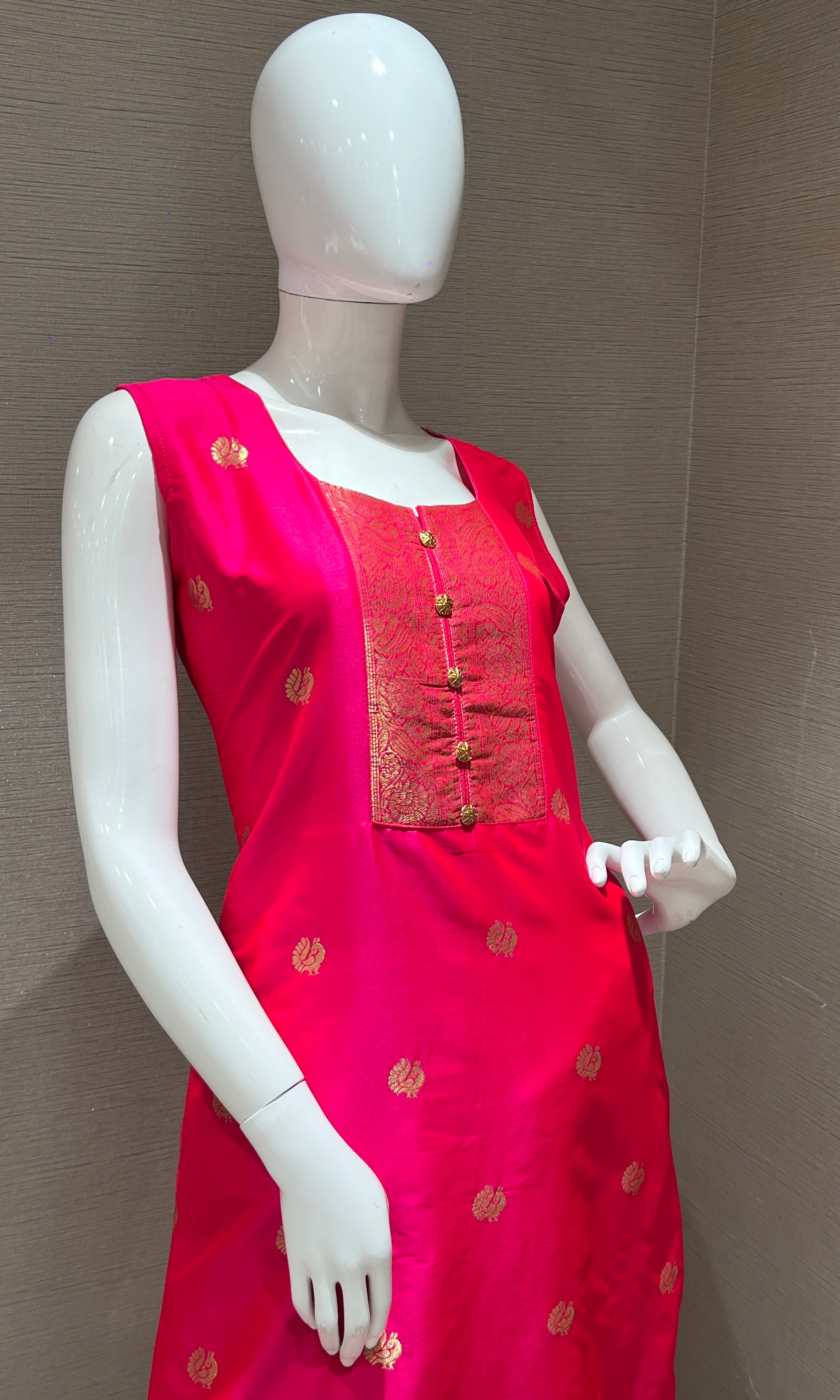 Gulab Banarasi Kurta Set