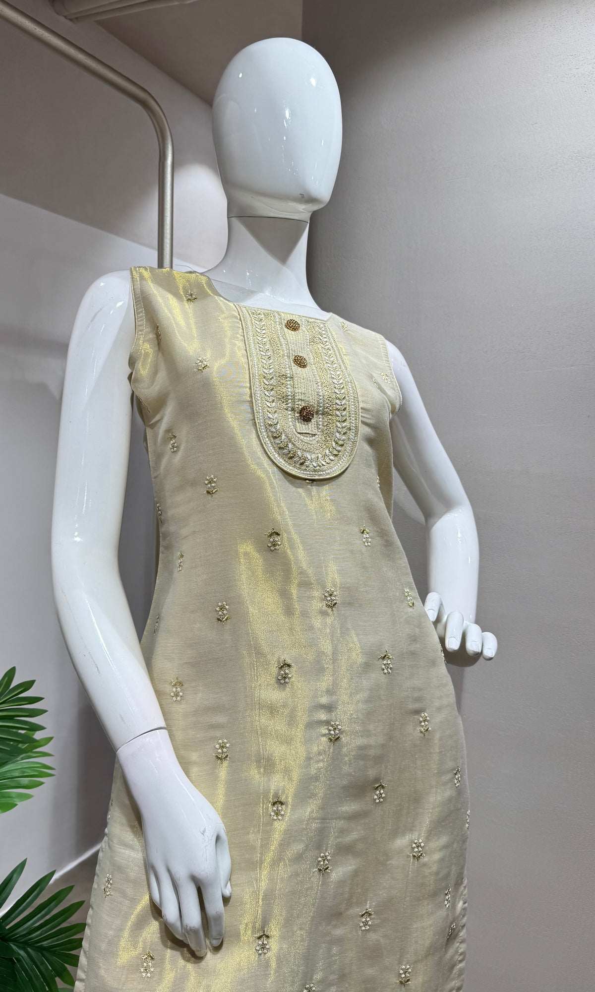 CREAM EMBROIDERD Kurta Set