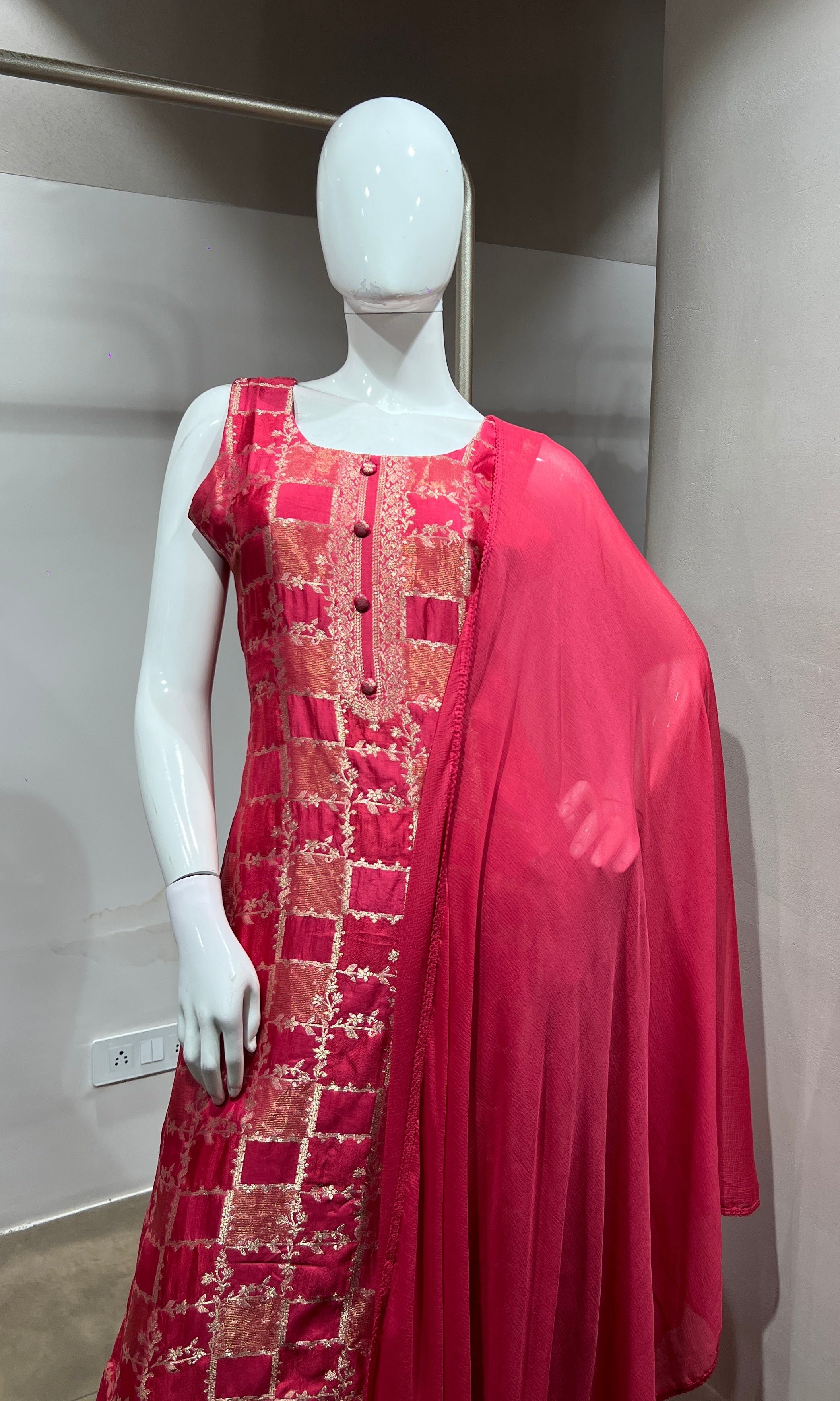 light pink Silk Embroidered Zari Kurta Set