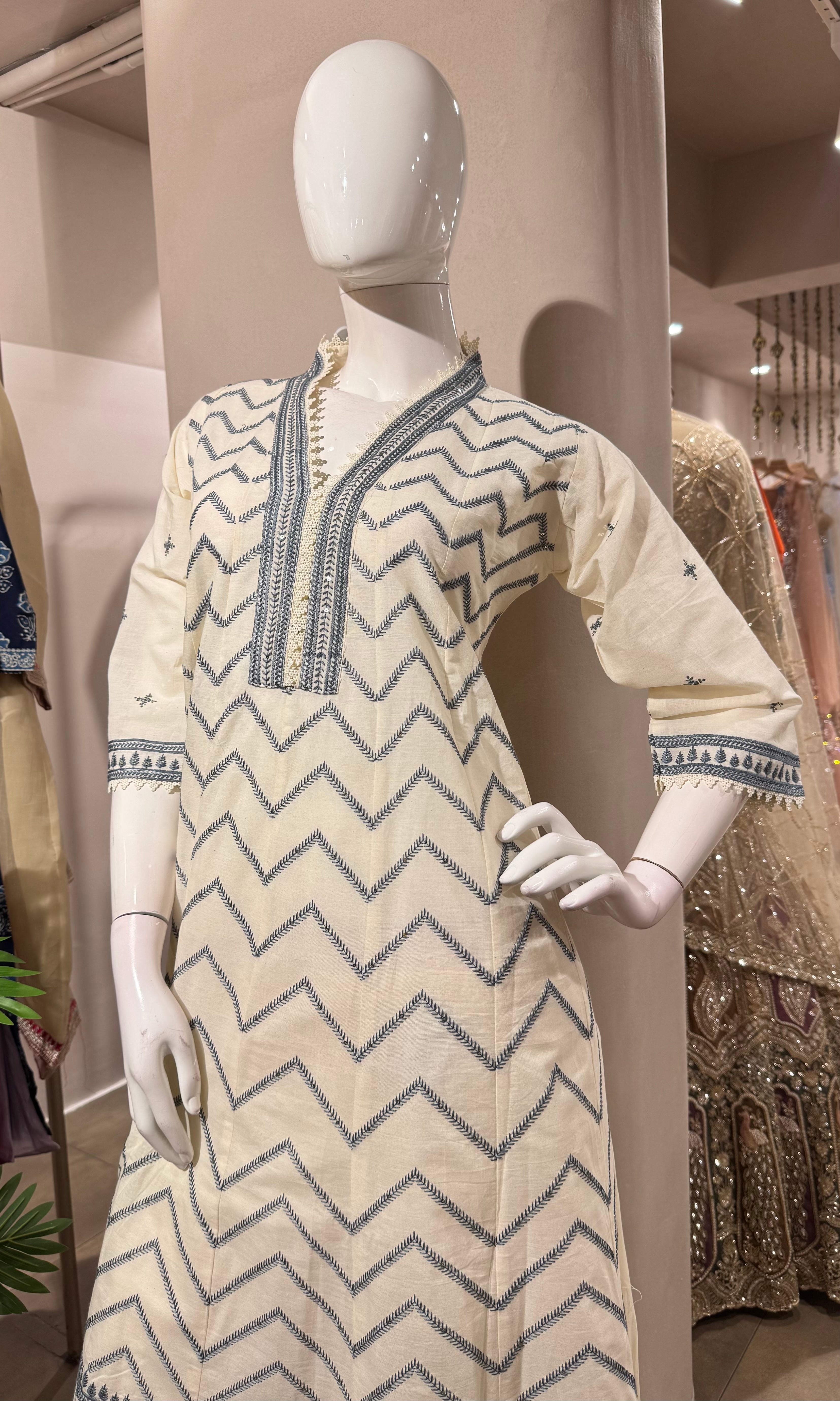 WHITE ZIG ZAG EMBROIDERED KURTA SET