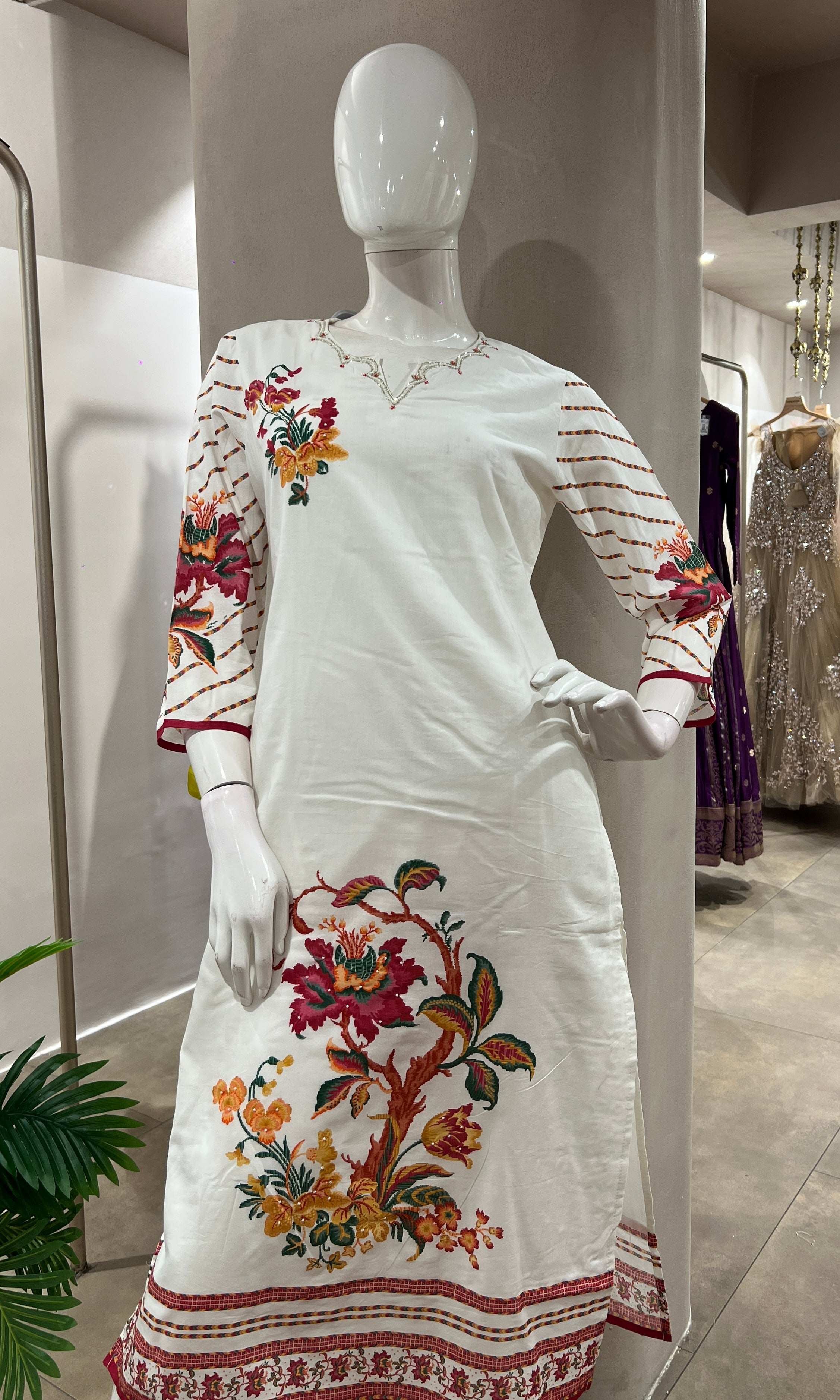 WHITE KURTA SET WITH FLORAL MOTIFS