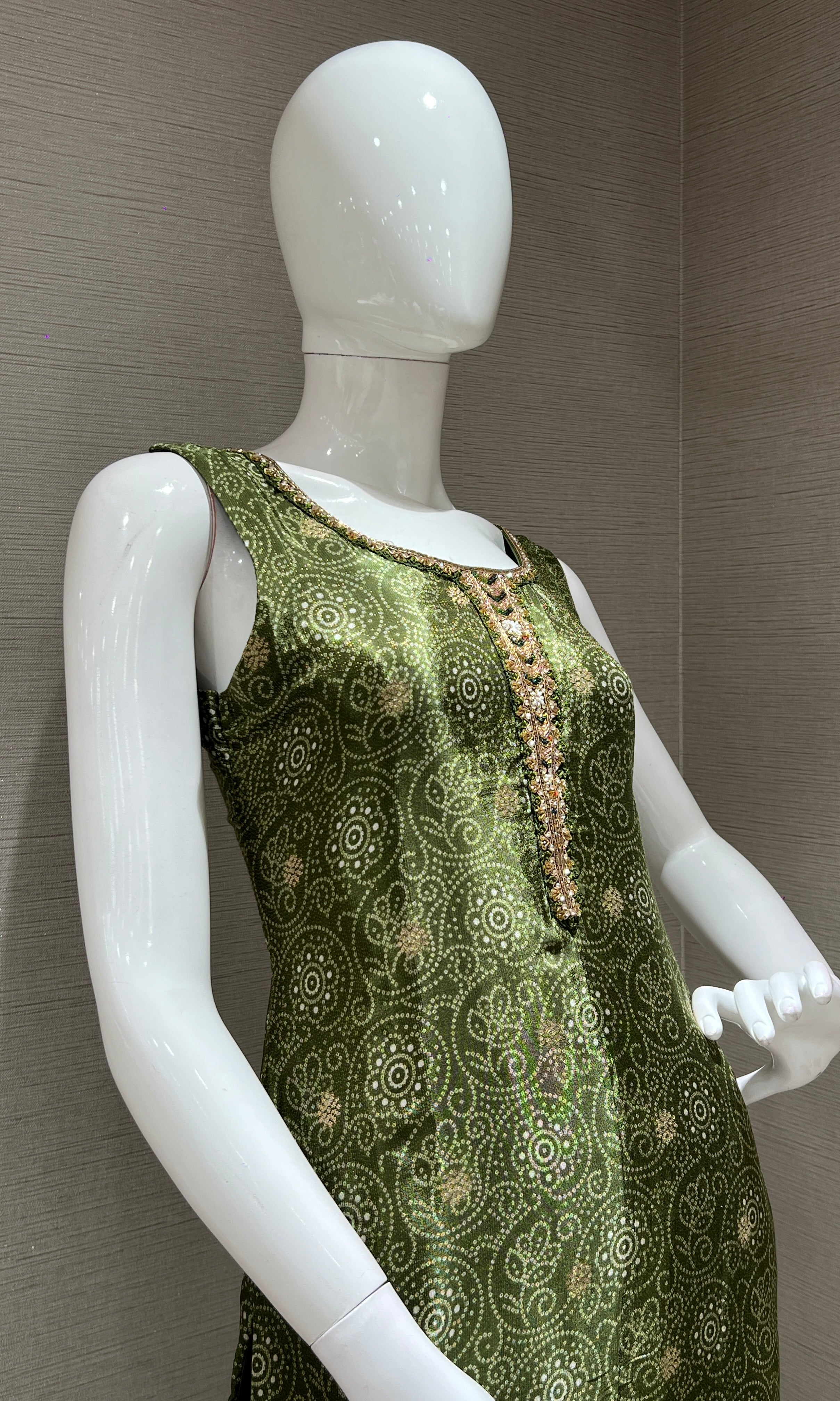 Elegant Green kurta set with Gold Border