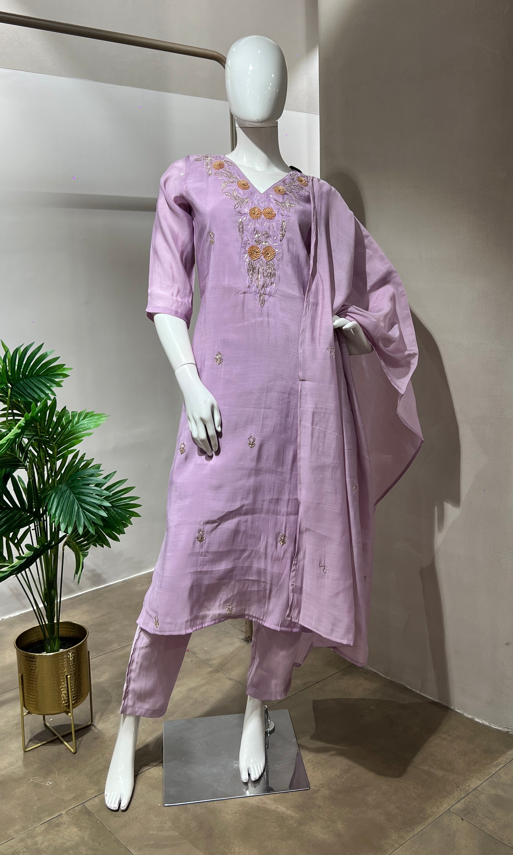 LAVENDER FLORAL EMBROIDERY KURTA SET