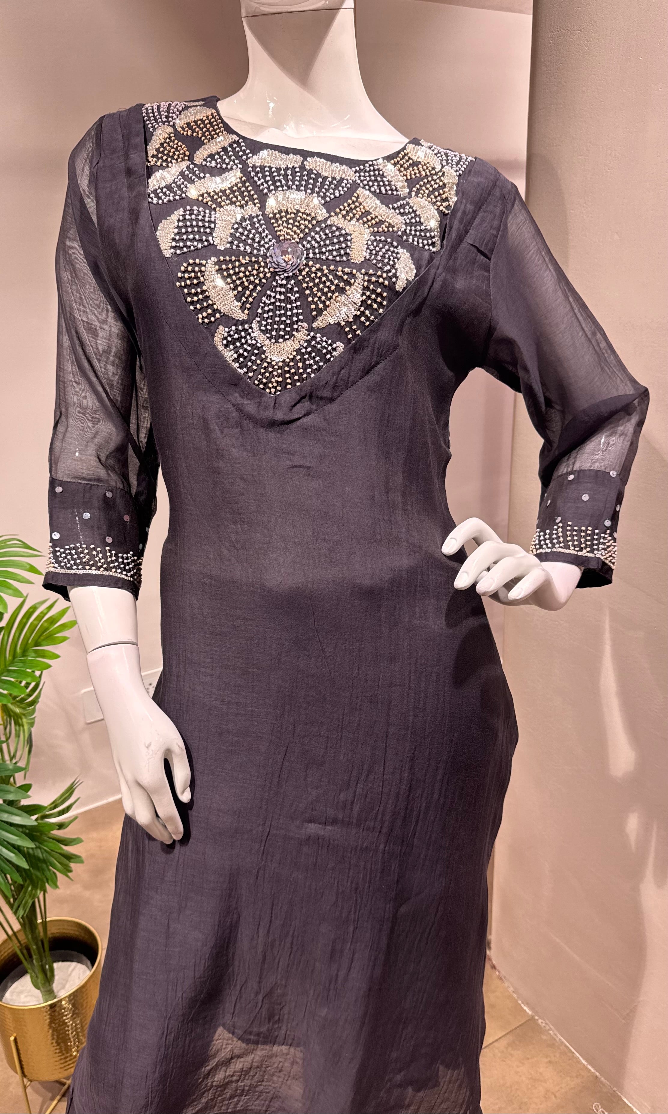 BLACK EMBROIDERED KURTA SET