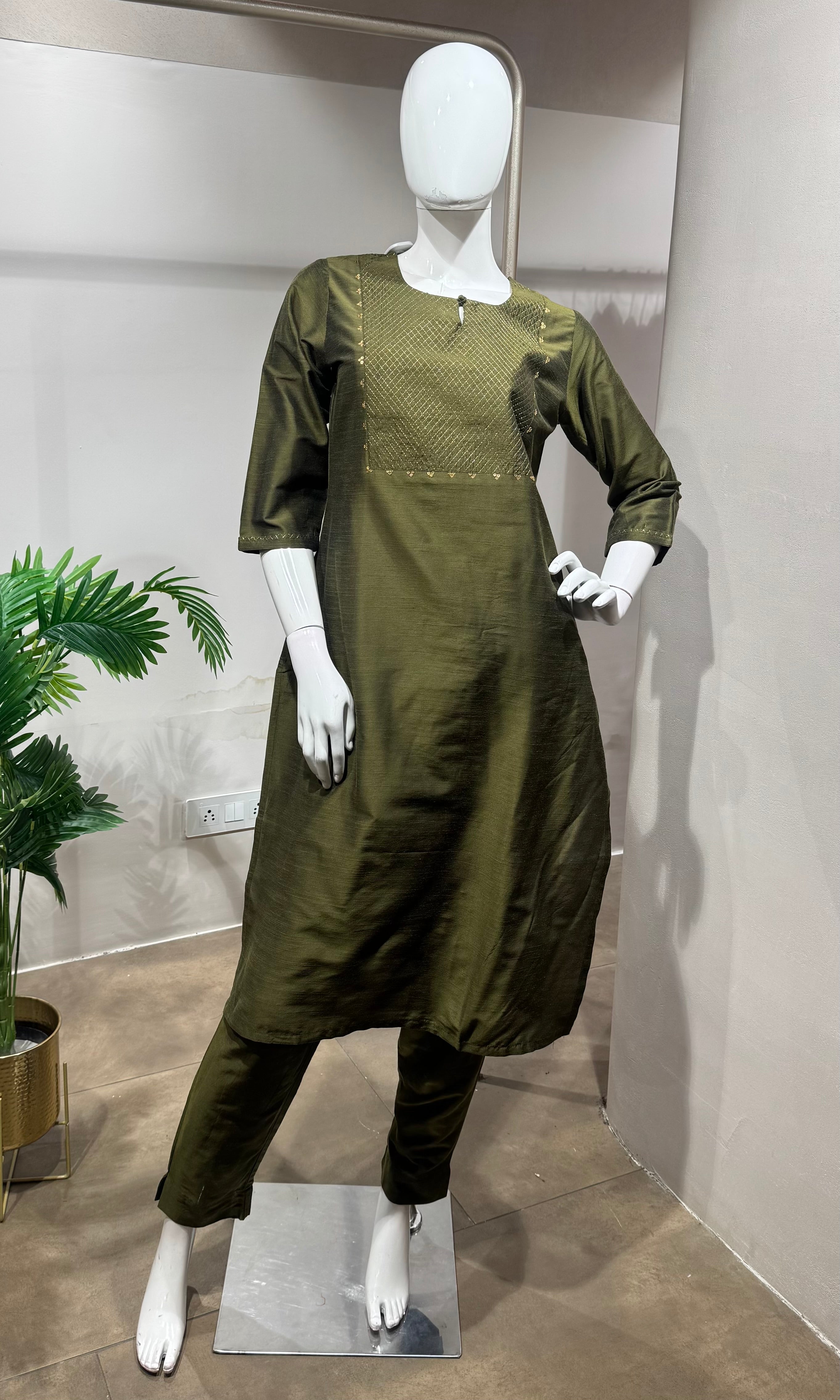Mehandi green silk-blend kurta set