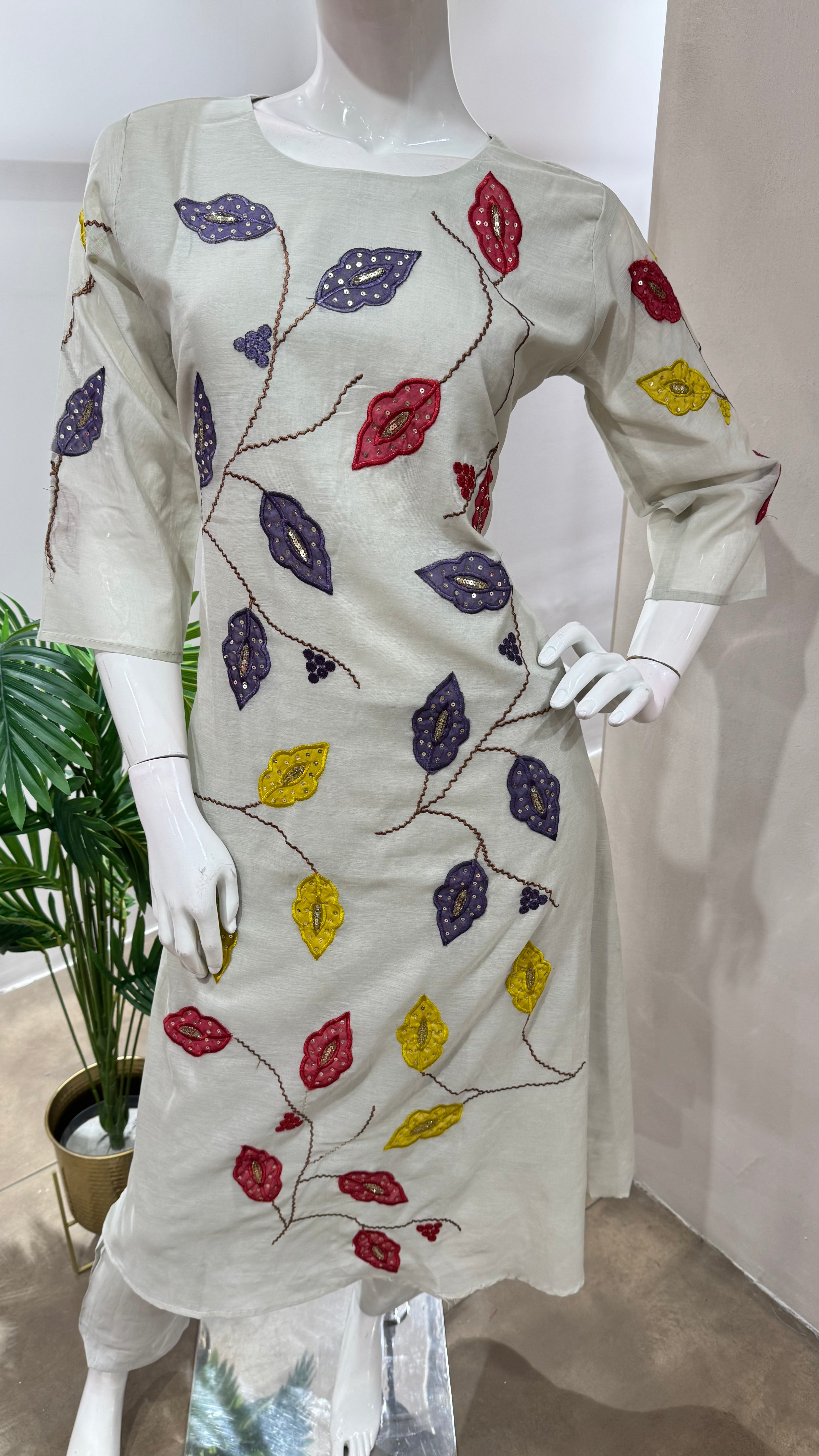 GREY kurta set with leaf embroidery