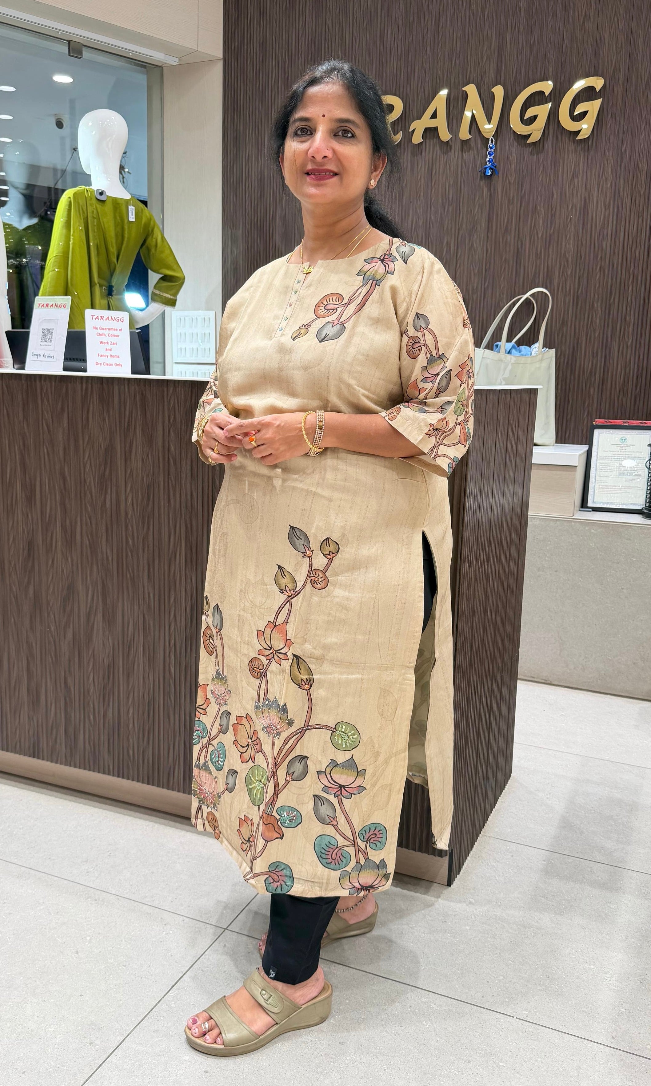 Ivory Linen-Look Kurta with Floral Artistry