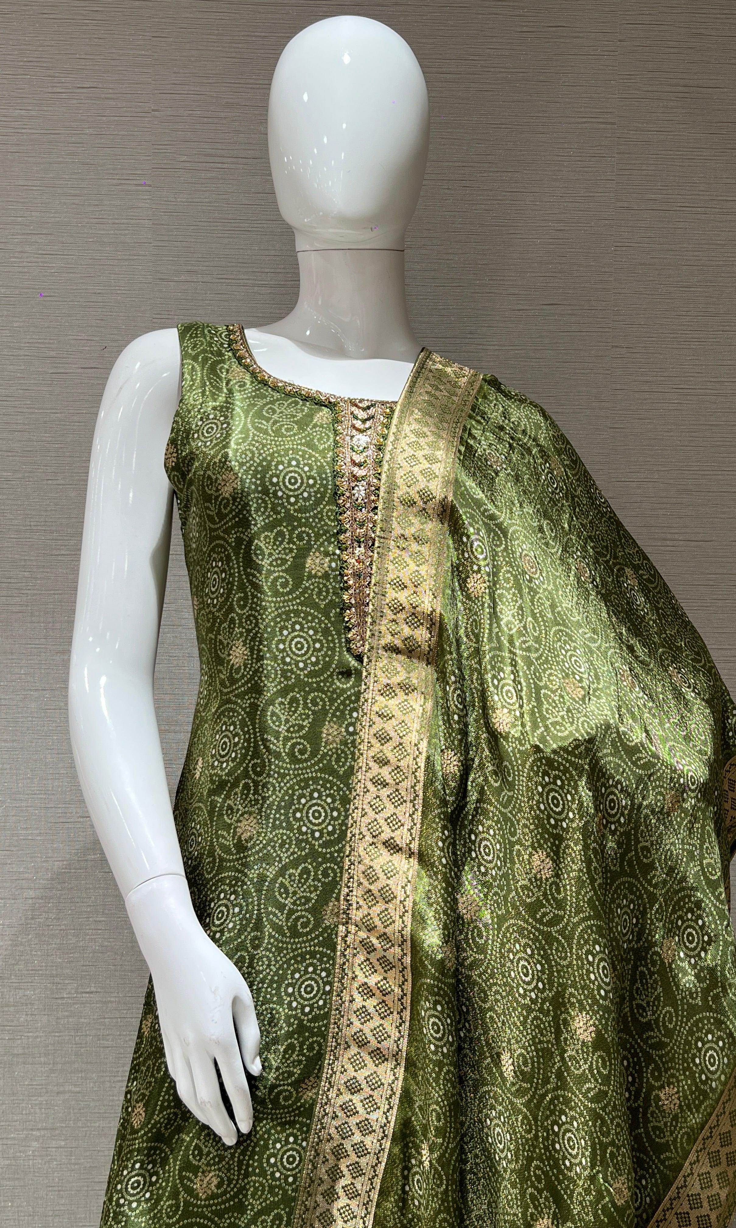 Elegant Green kurta set with Gold Border