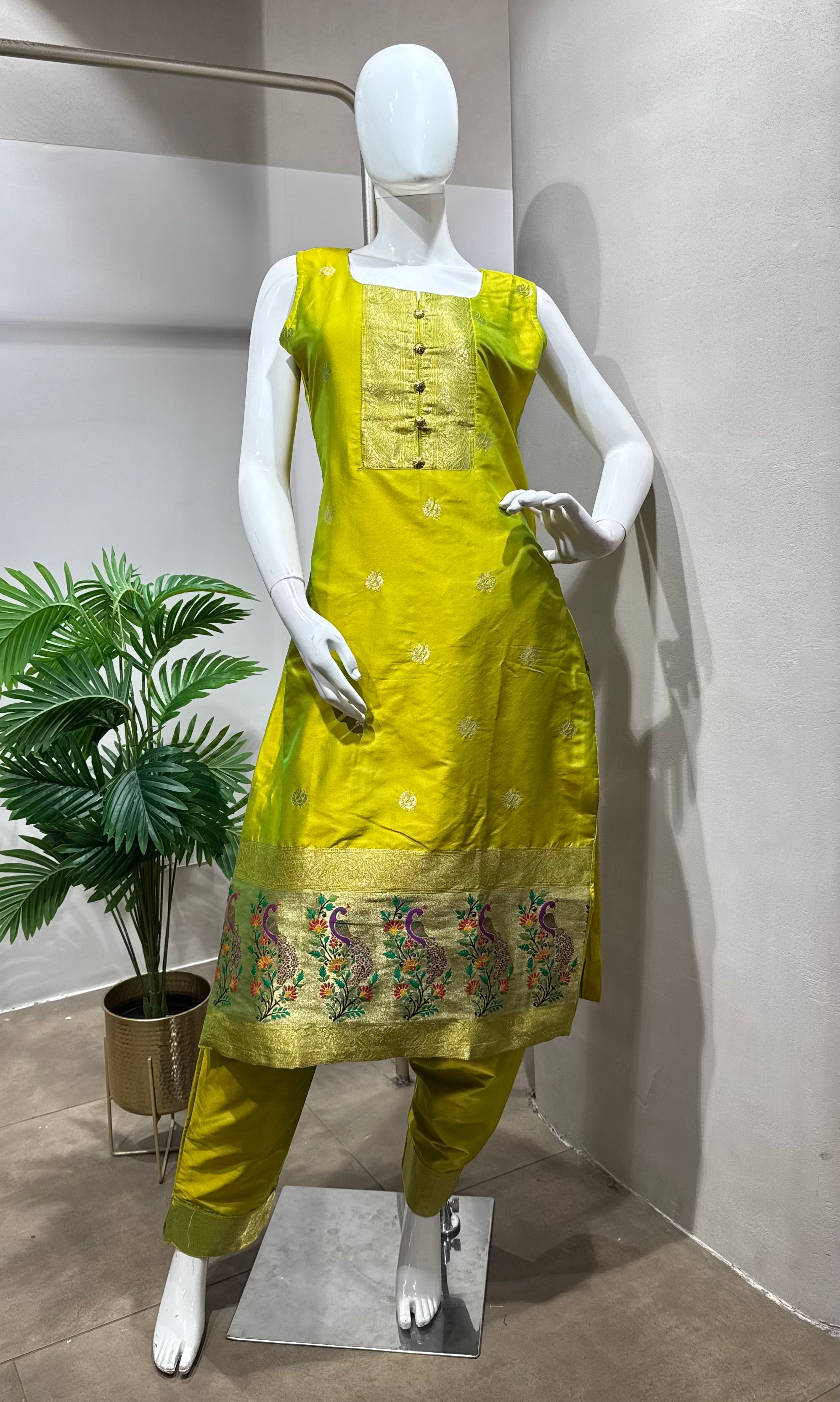 GREEN Silk Kurti with Banarasi Dupatta