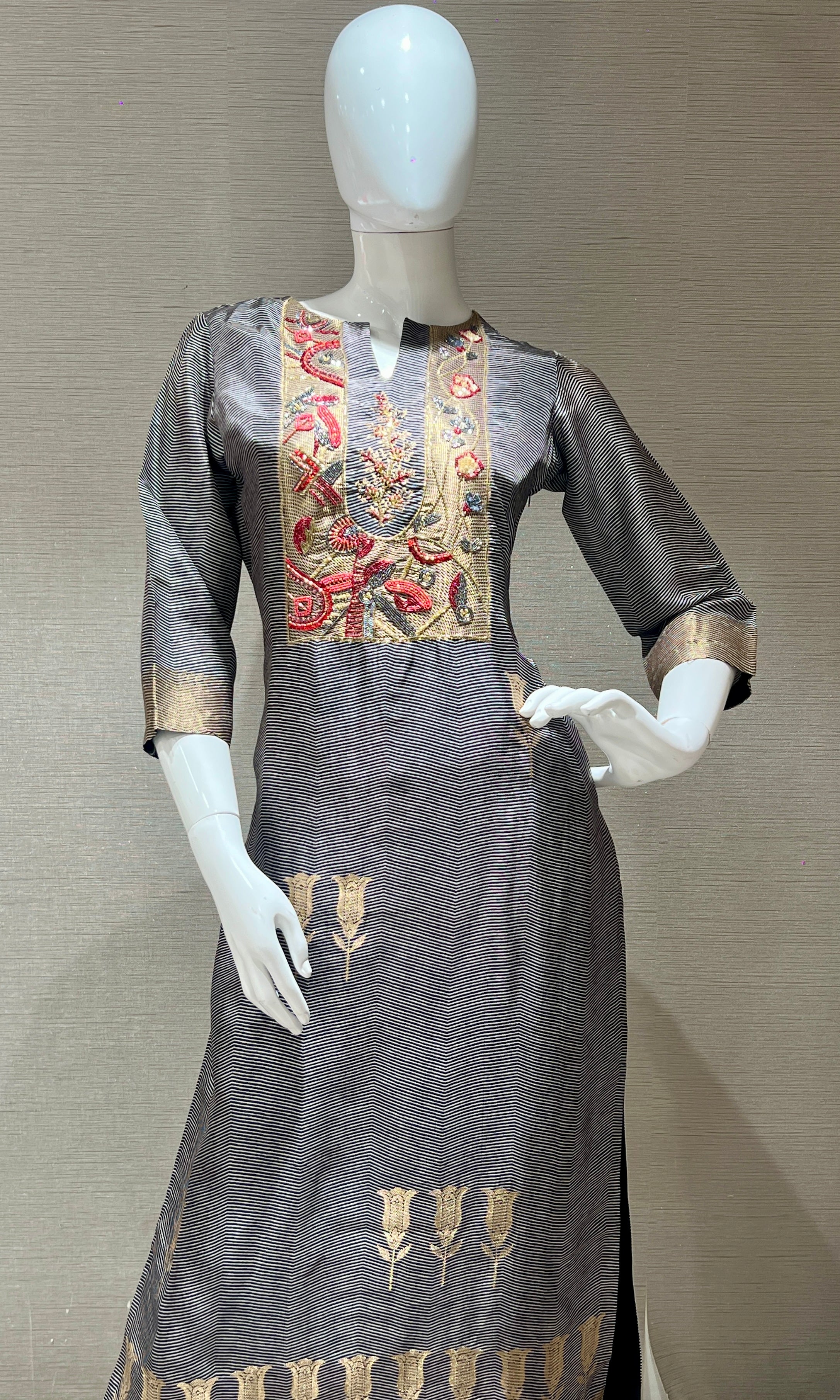 Zariah Noir Kurta Set